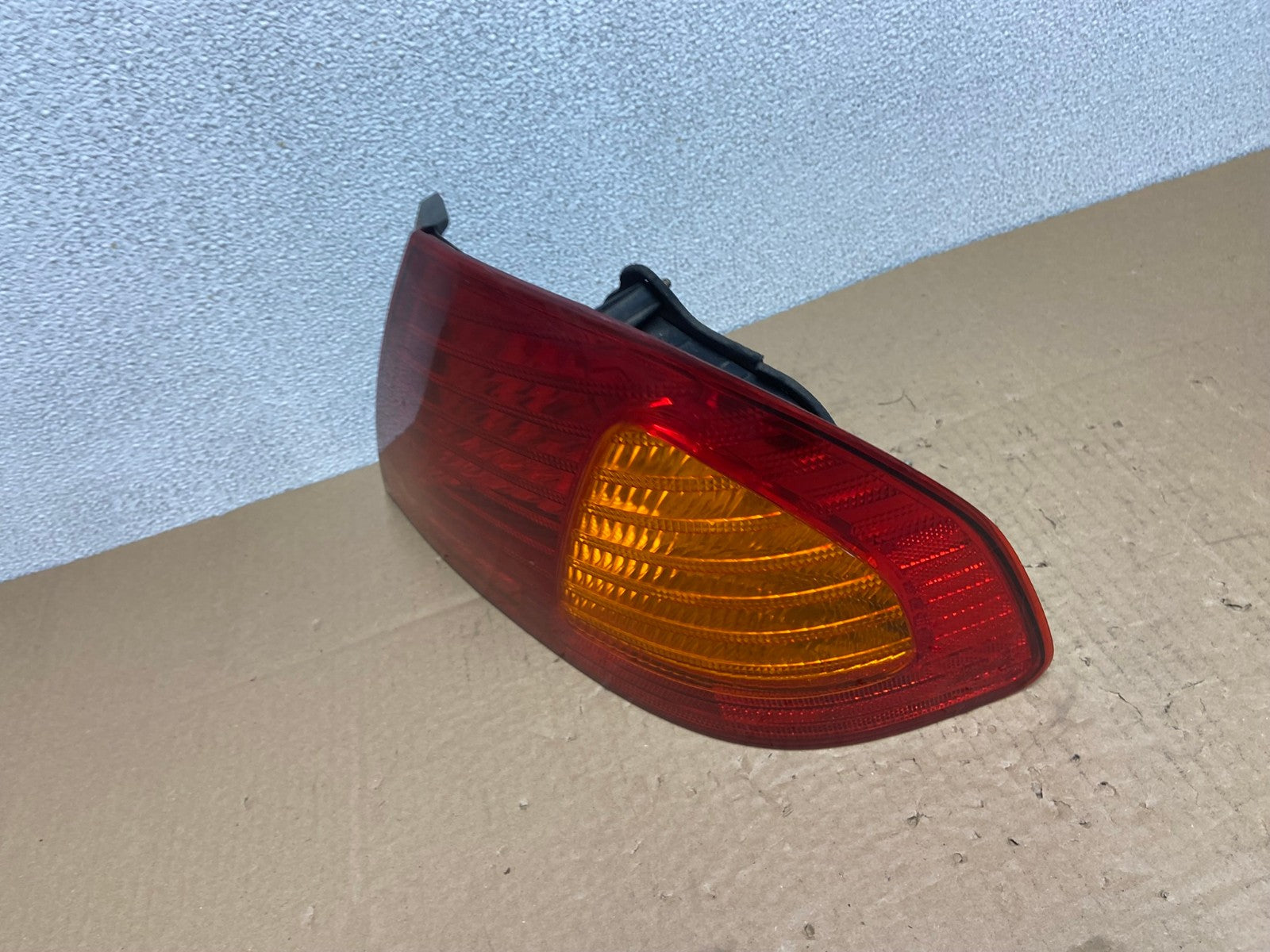 2000 2001 2002 Toyota Avalon Right Passenger Rh Side Tail Light OEM AB6235 LK1