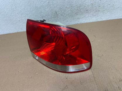2004-2007 Volkswagen Touareg Right Passenger Side Rh Tail Light AG4603 LK1