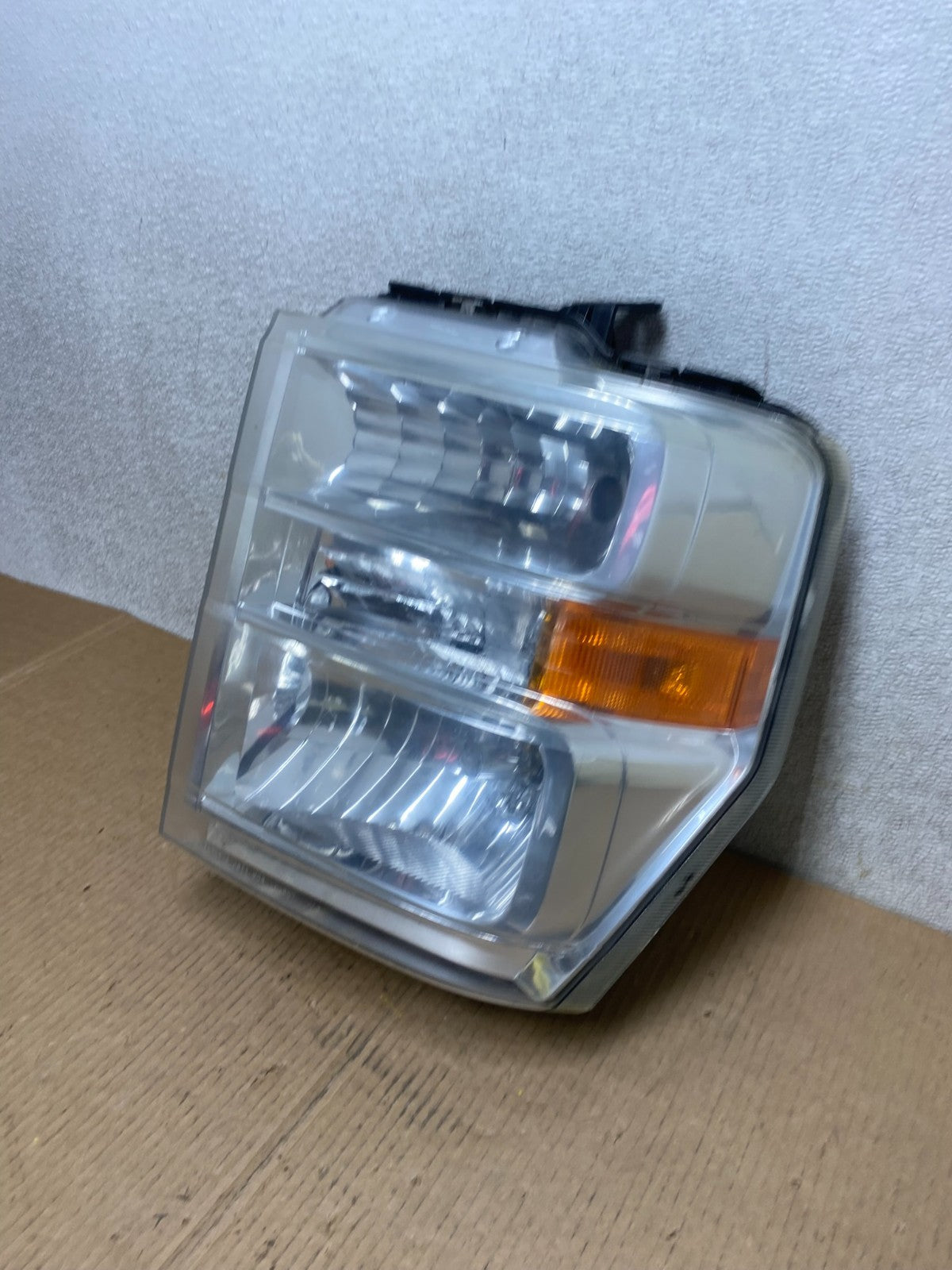 2008-2014 Ford Econoline E150 E250 E350 Left Driver LH Headlight OEM W3842 DW1