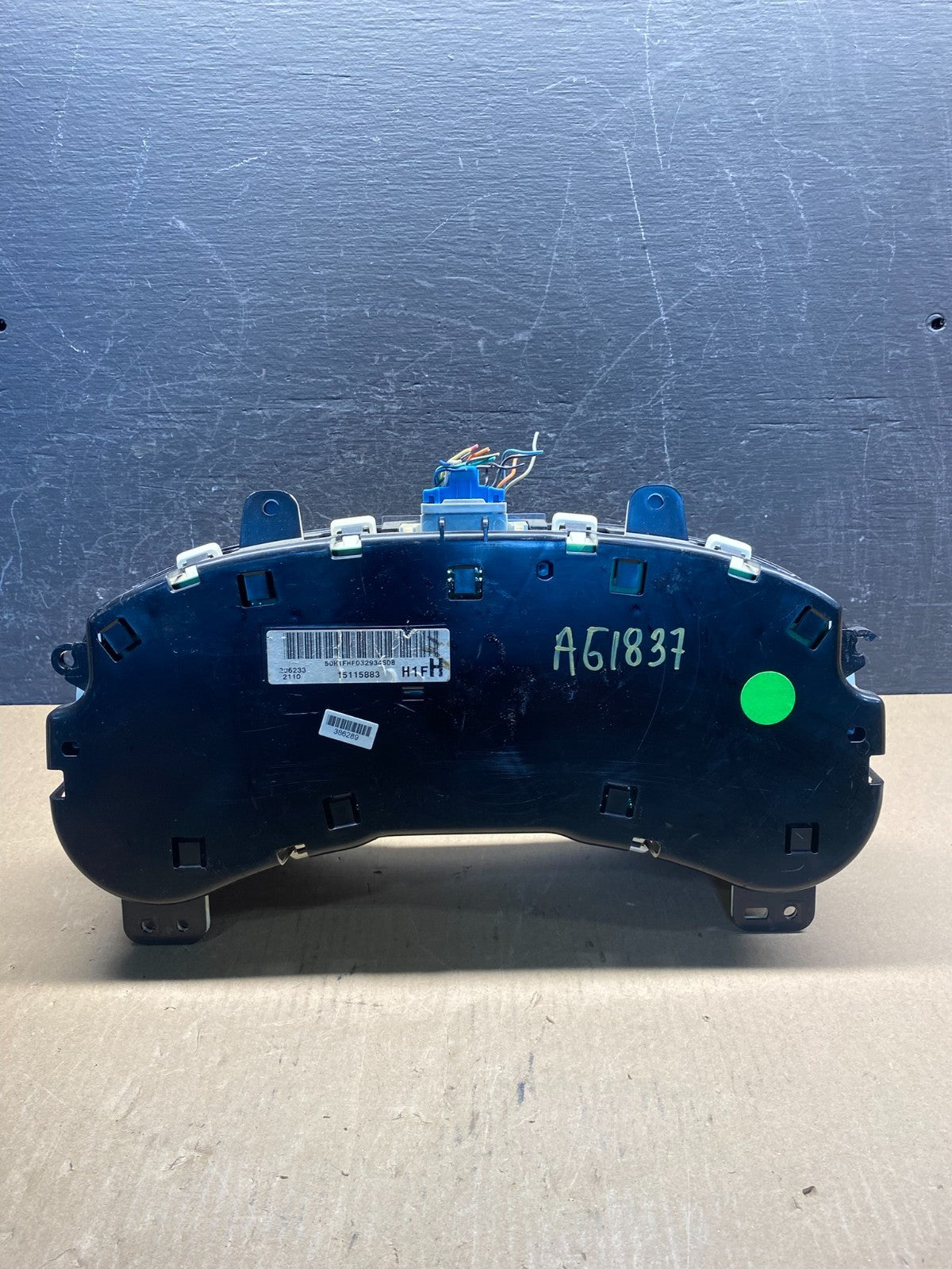 2002 - 2005 GMC Envoy Speedometer Cluster Gauge ag1837 DG3