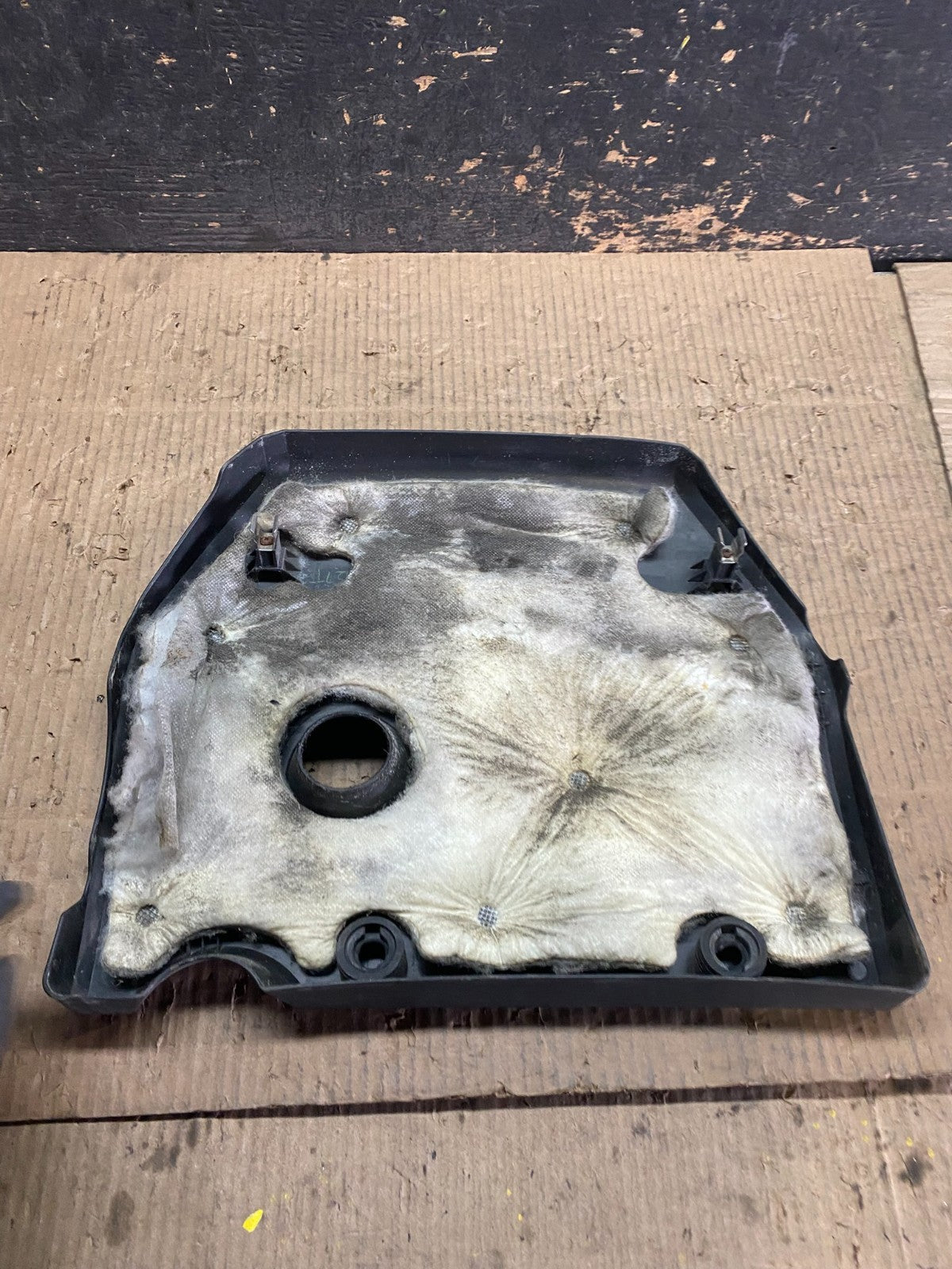 2004 to 2008 Mazda 3 DOHC 16 VALVE Engine Shield Top Cover Oem W9855  DG4