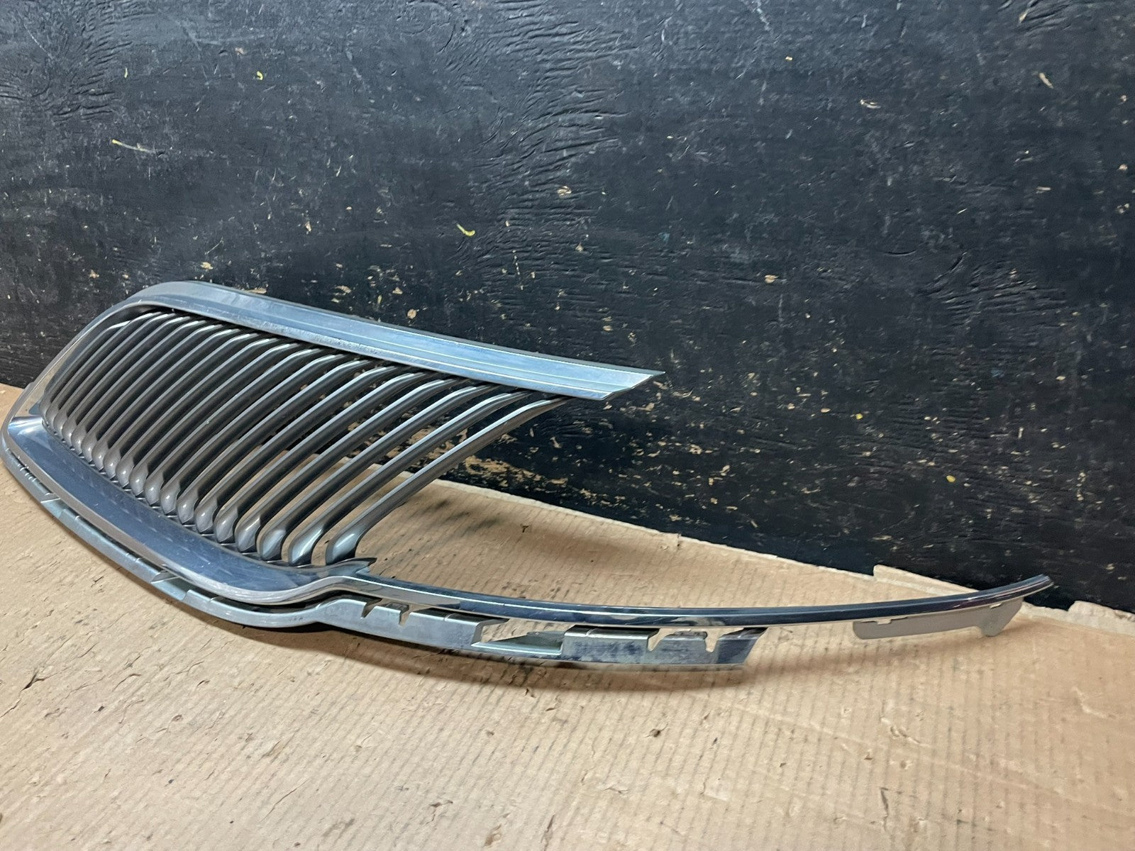2013 to 2016 Lincoln MKT Left Driver LH Side Front Grill Grille OEM Y6450 DG2