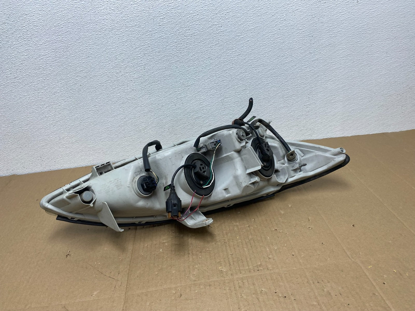 2005 to 2006 Toyota Camry Left Driver LH Halogen Headlight AB8133 DW7