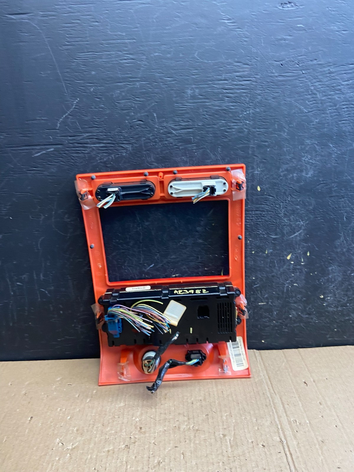 2007 to 2014 Ford Expedition Temperature Climate Control w/ Radio Bezel AE39823