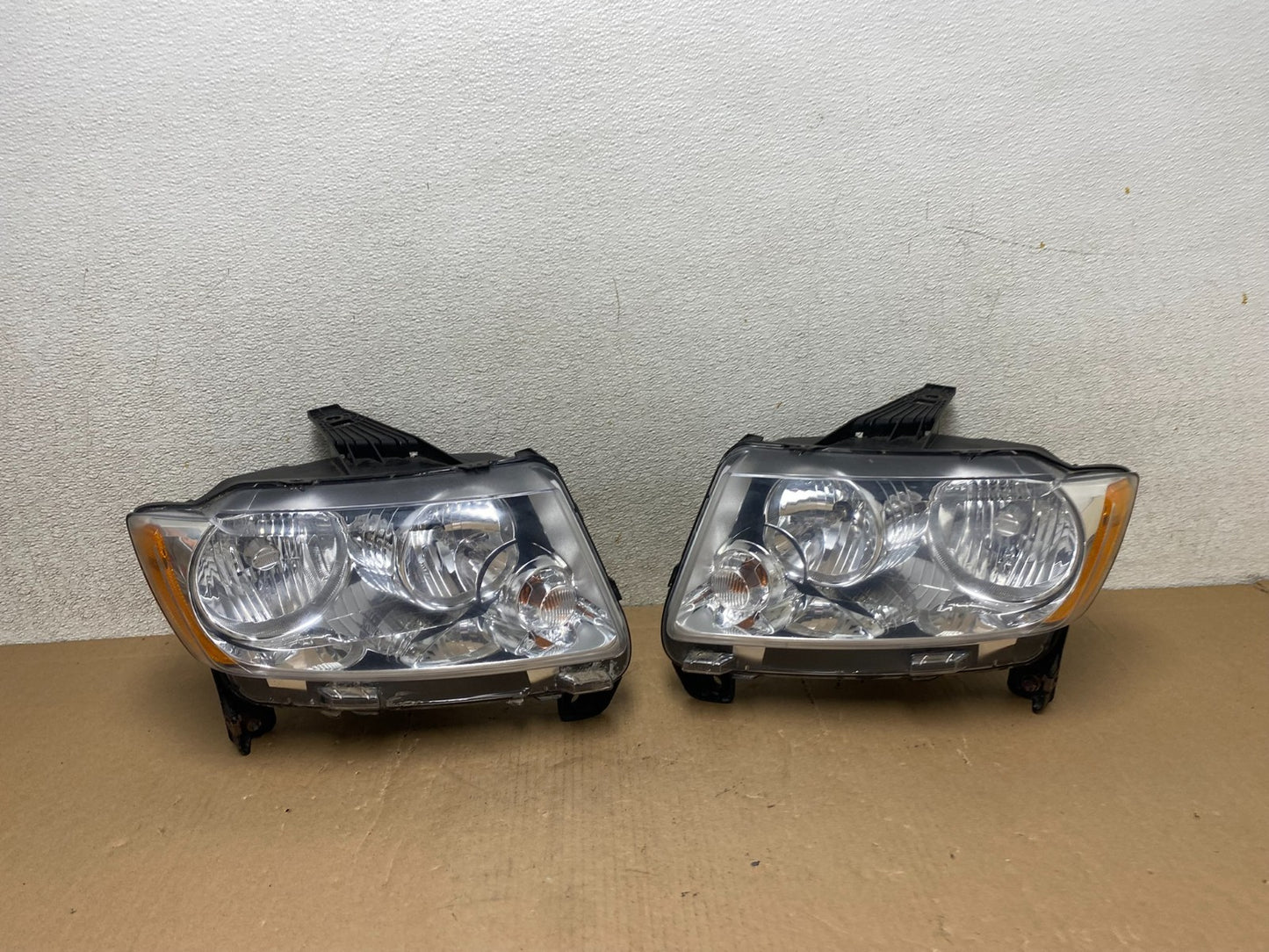 2011-2013 Jeep Grand Cherokee Left+Right Halogen Headlights S0260 DW0