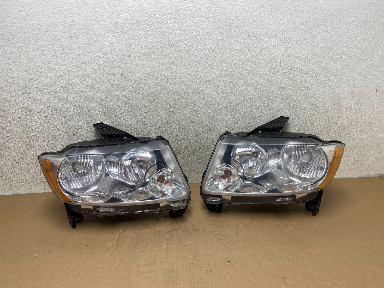 2011-2013 Jeep Grand Cherokee Left+Right Halogen Headlights S0260 DW0