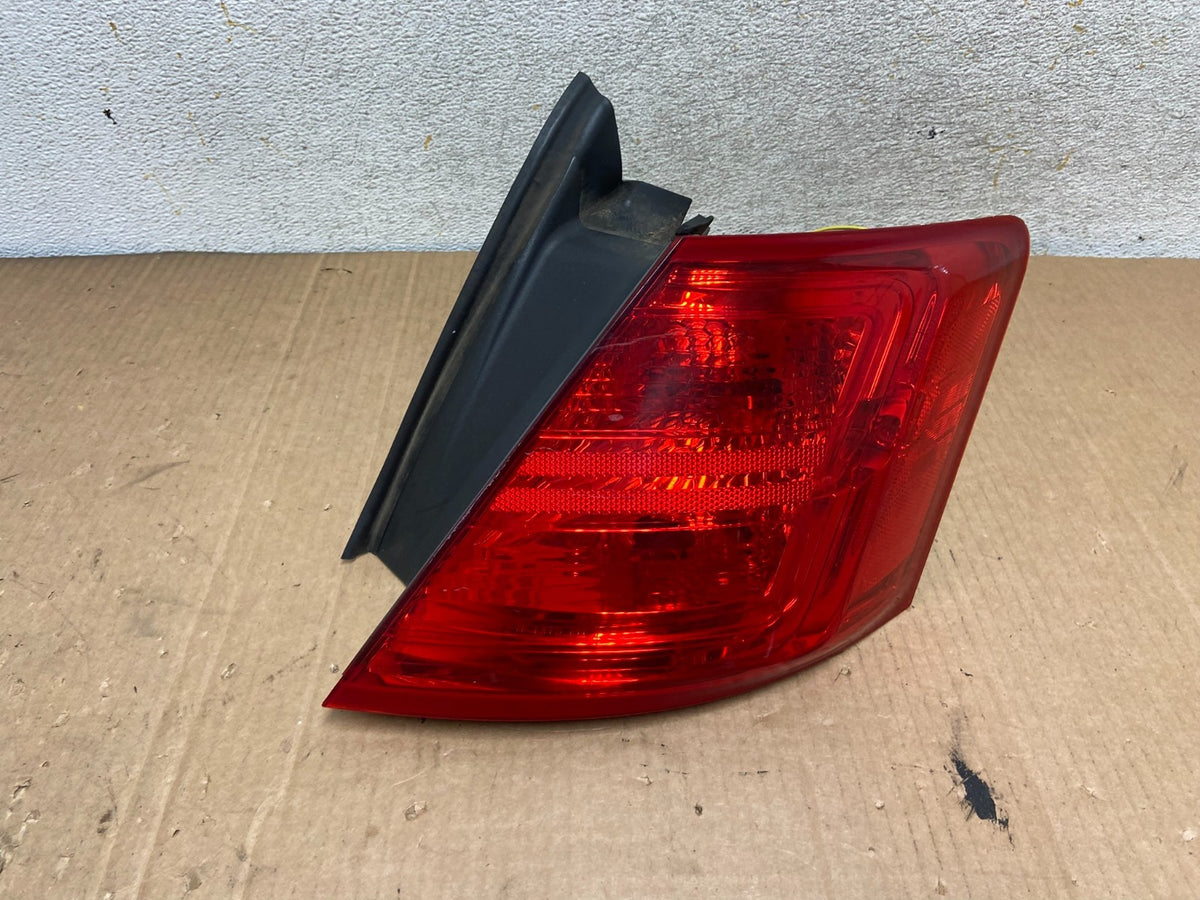2014 to 2018 Ford Taurus Interceptor Right Passenger RH Tail Light AI8471 LK0