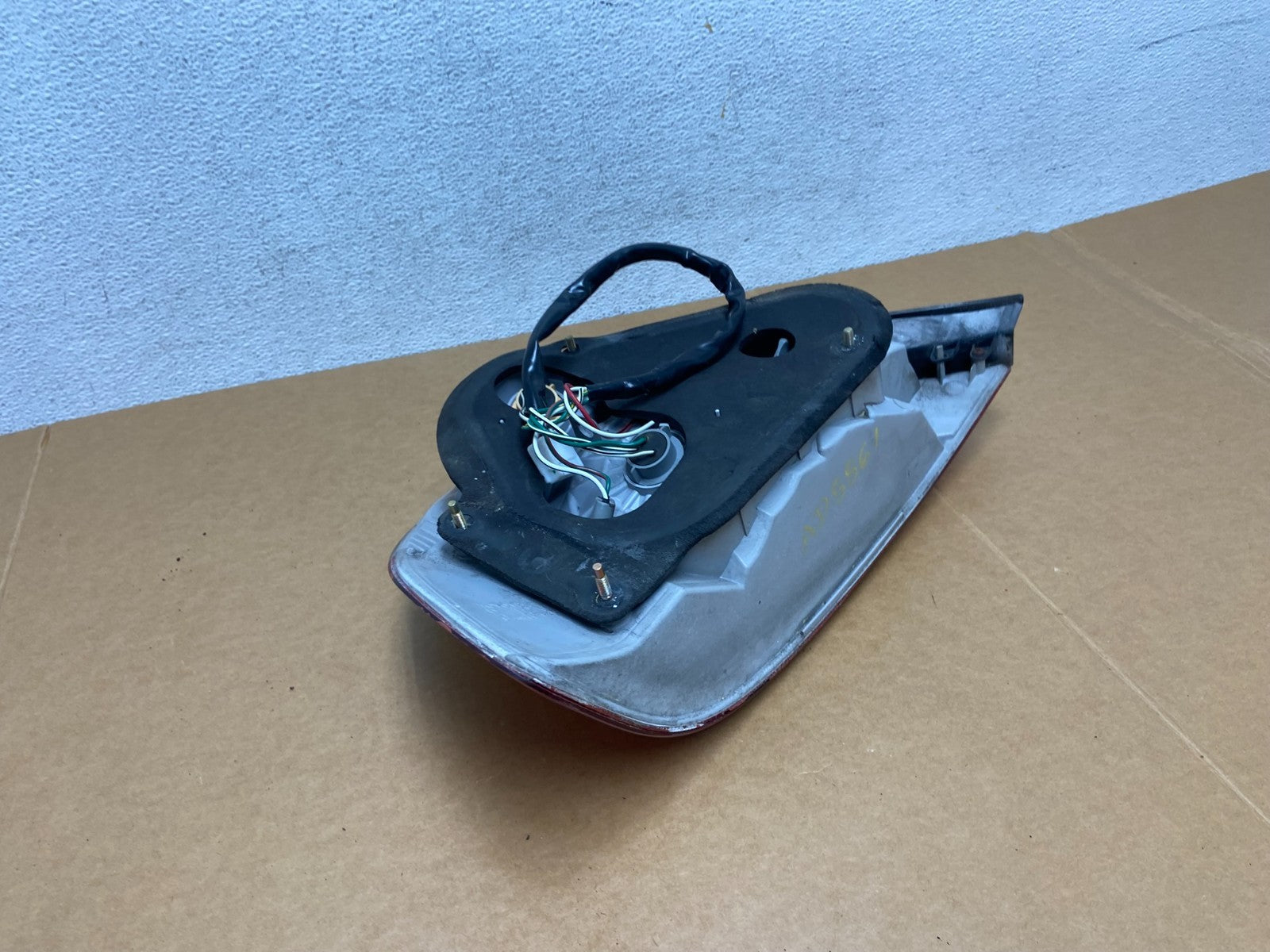 2003 to 2004 Toyota Avalon Right Passenger RH Side Tail Light AD8861 DW4