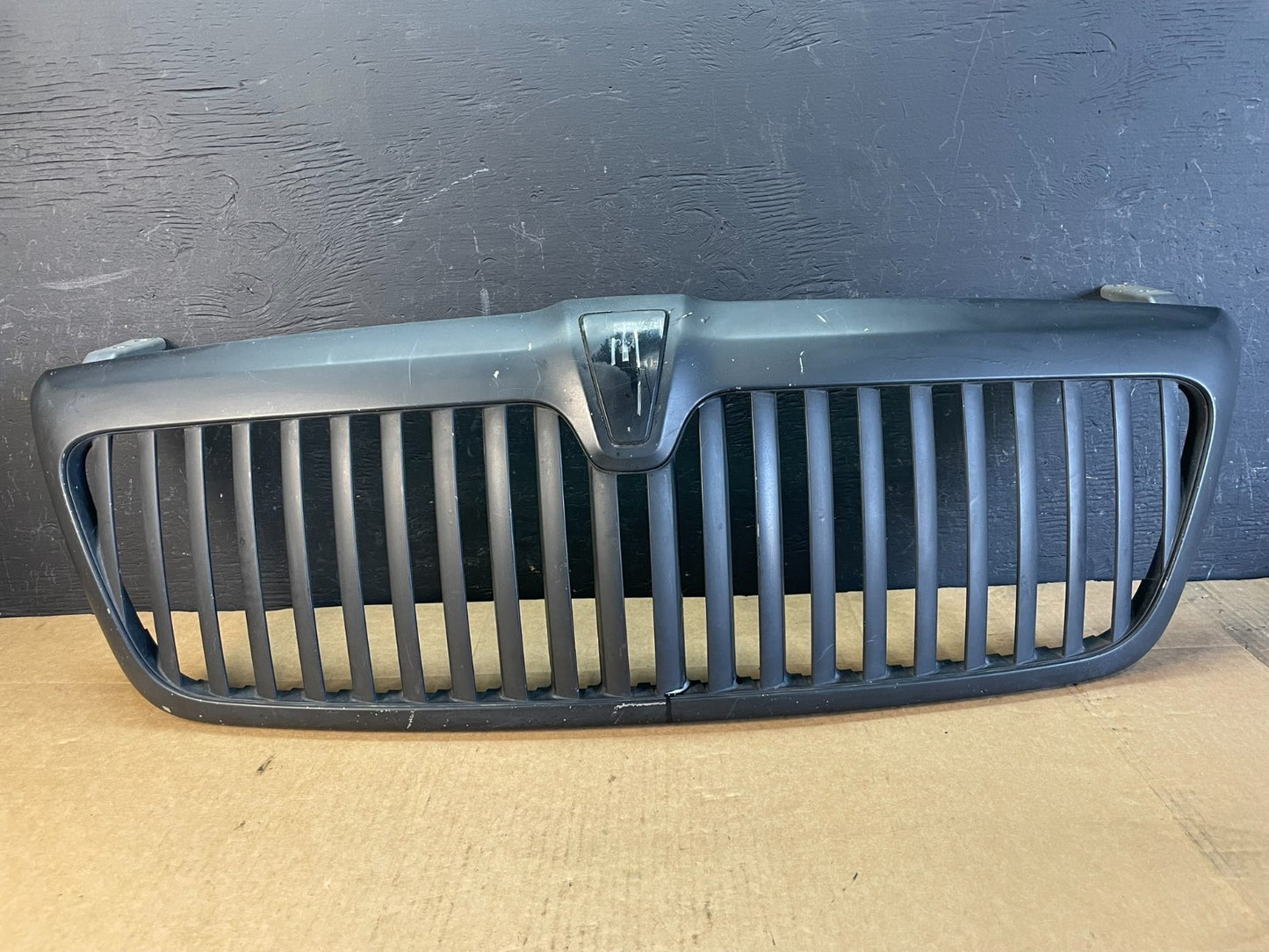 2003 to 2006 Lincoln Navigator Front Upper Grill Grille ac5013 DG0