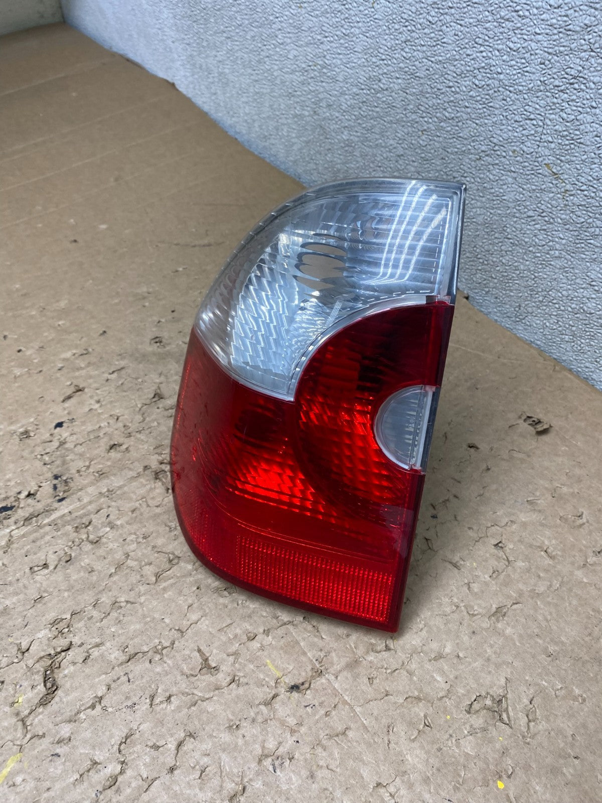 2004 2005 2006 Bmw X3 Left Driver Lh Side Tail Light OEM V0644 DW1