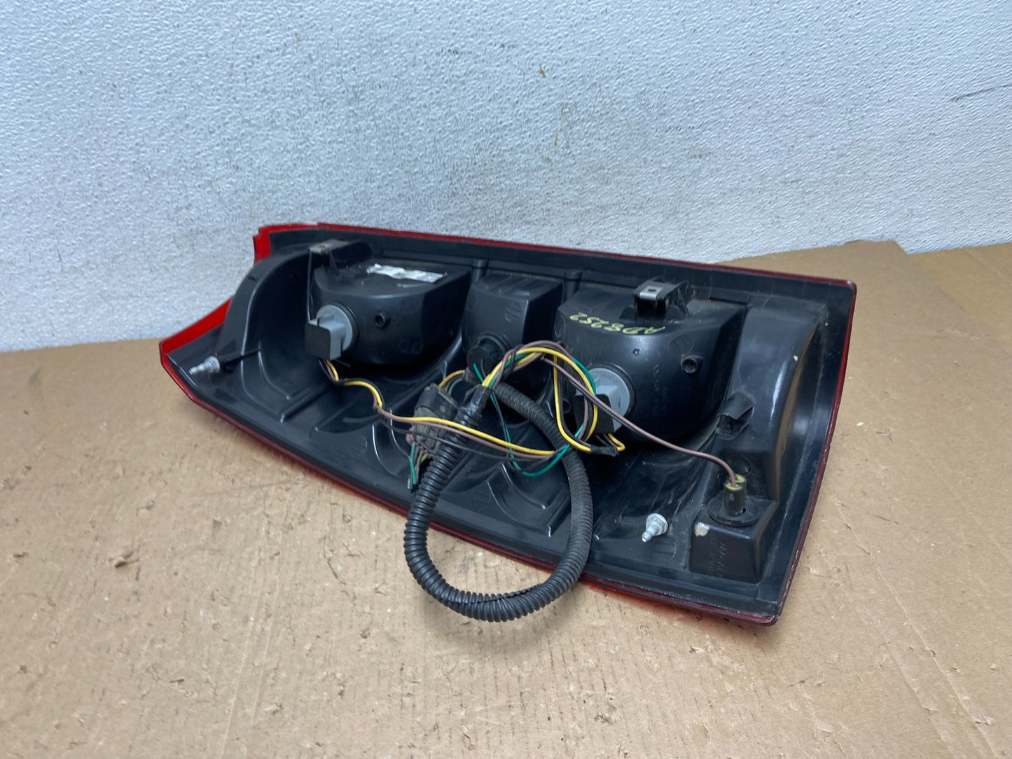 2007-2013 Chevrolet Avalanche Right Passenger RH Side Tail Light AD8252 DW4