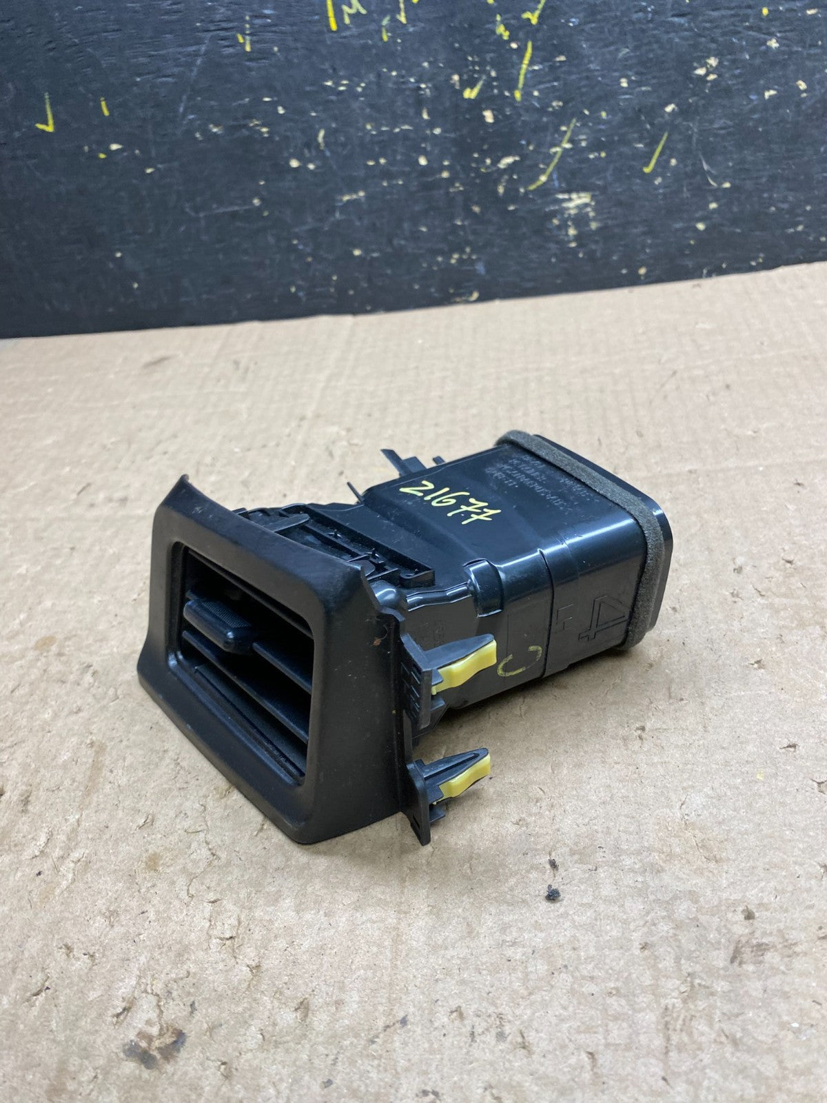 2013-2018 Toyota RAV4 Front Center Dash Right Passenger Air Vent Bezel  Z1677 DG2