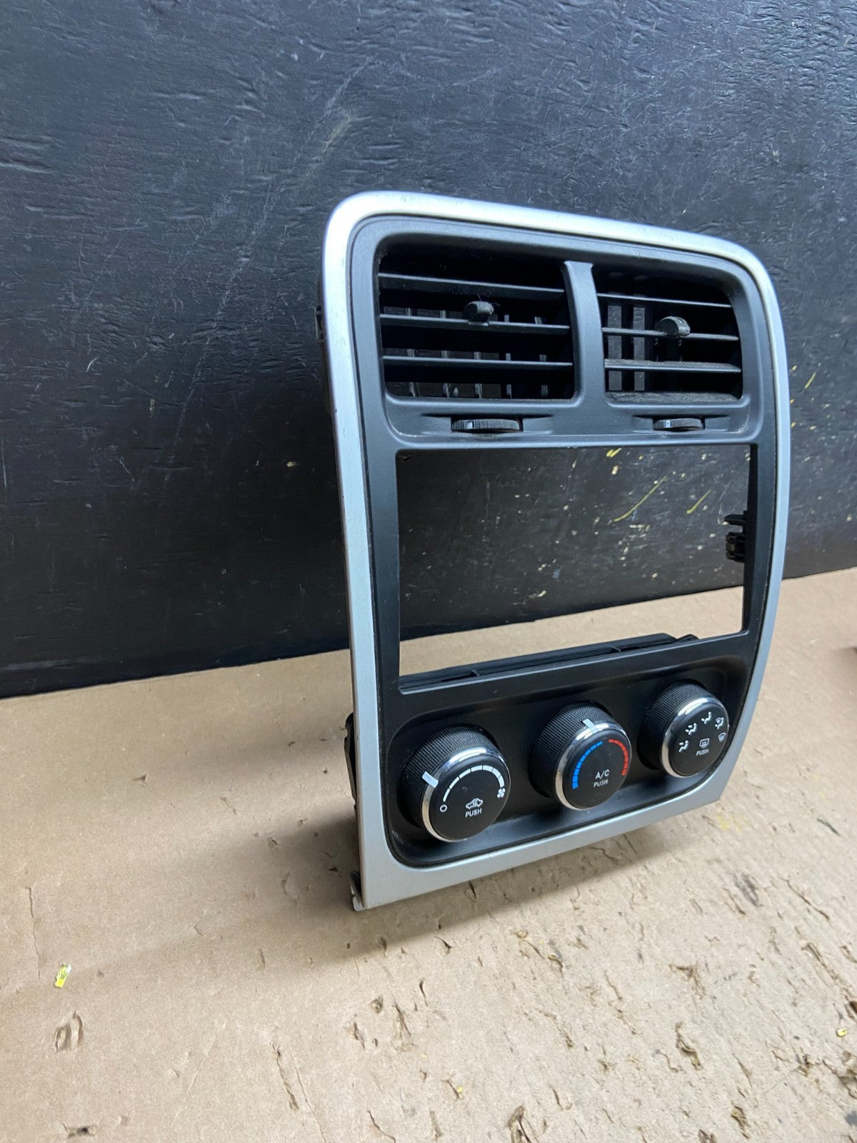 2010 to 2012 Dodge Caliber Dash Radio Center Bezel Climate Dash T6257 DG2
