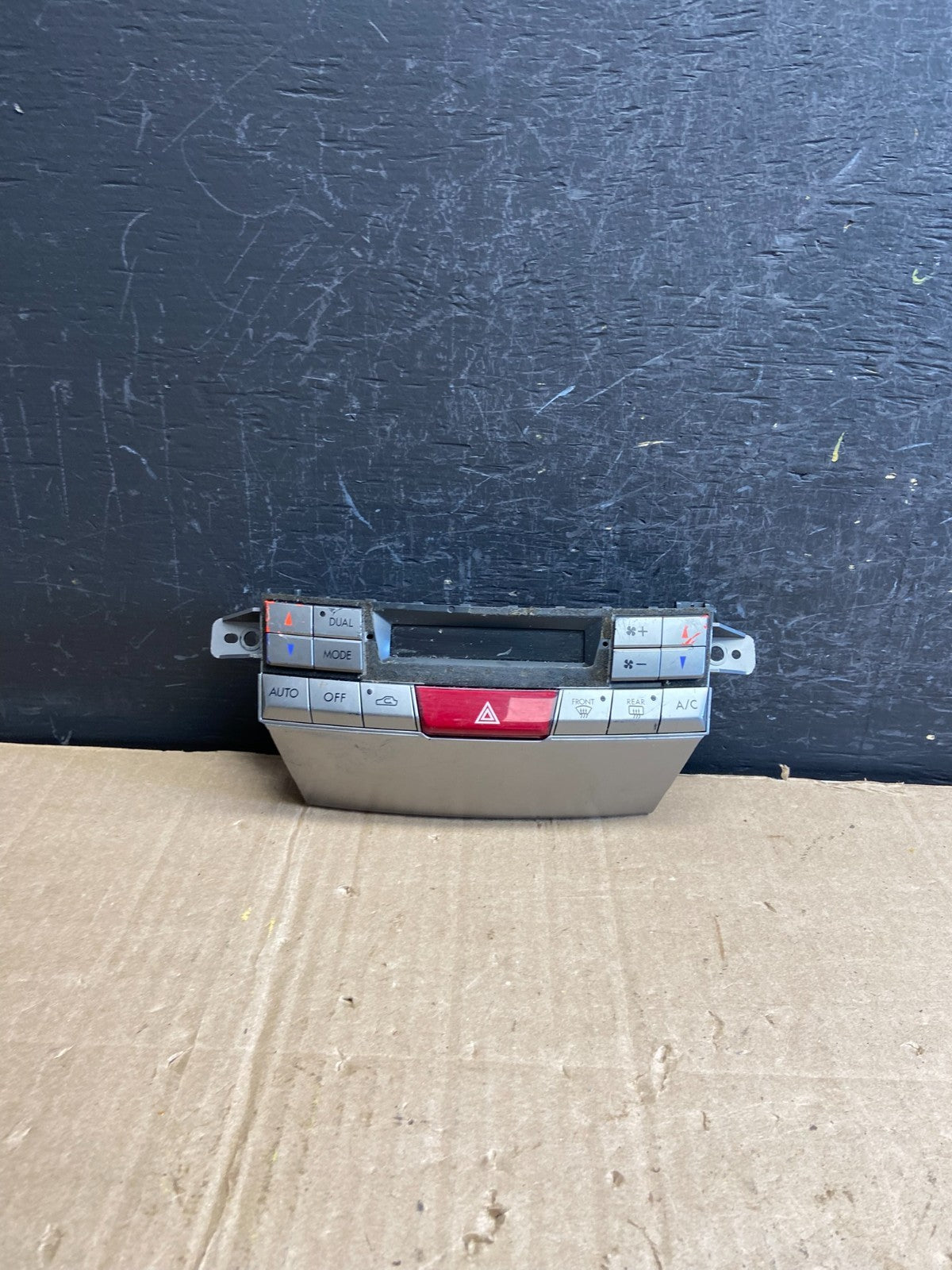 2010 - 2014 Subaru Outback Legacy A/C Heater Climate Control Unit AE1811 DG0