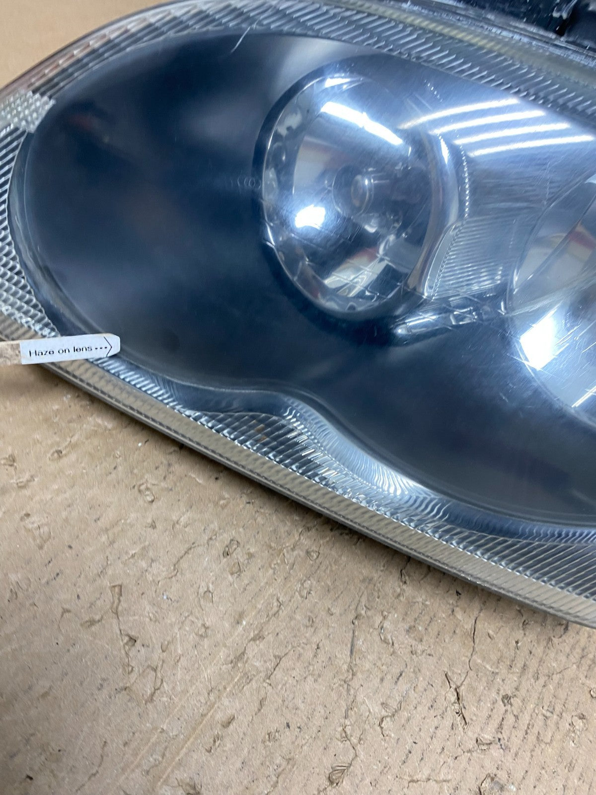 2004 to 2006 Chrysler Pacifica Headlight Left Driver LH Halogen AD8808 DW4