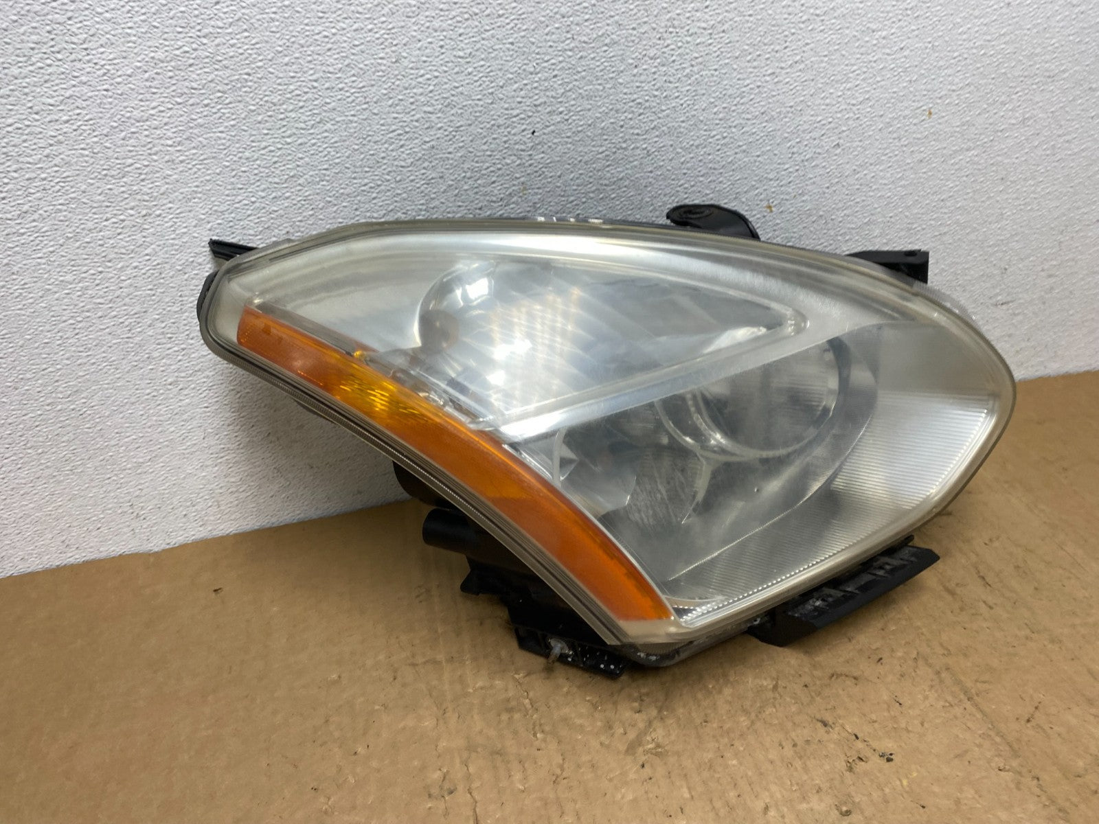 2009-2013 Nissan Rogue Right Passenger Xenon HID Headlight AD1357 DW2