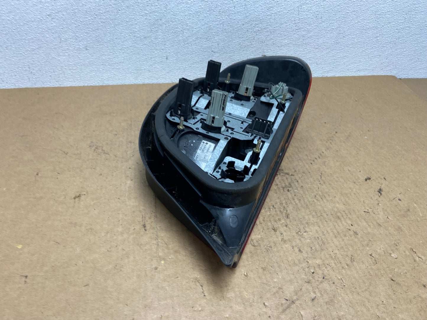 1998 to 2001 BMW E38 7-Series Left Driver LH Side Tail Light AC3333 DG6