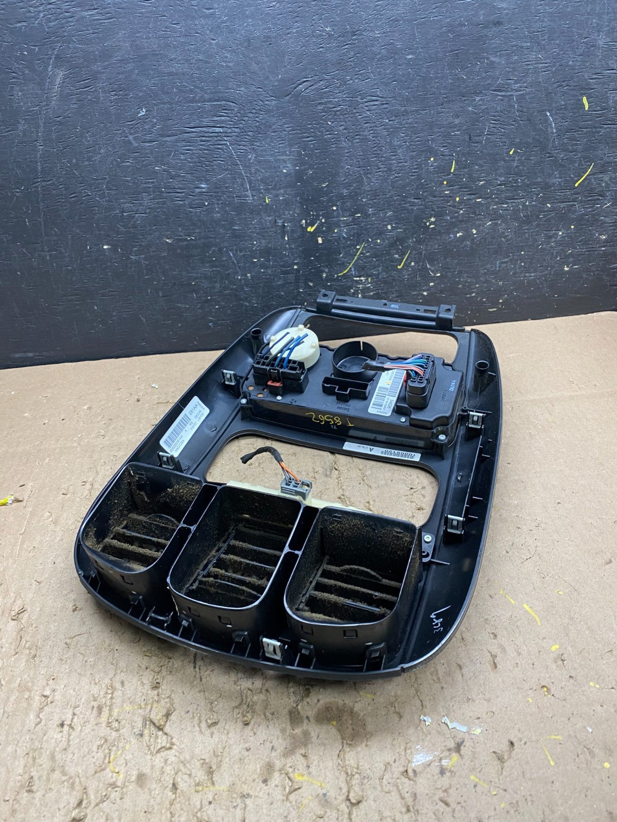 2004-2007 Chrysler Town Country Climate Control Panel Center Dash Trim T8562 DG3