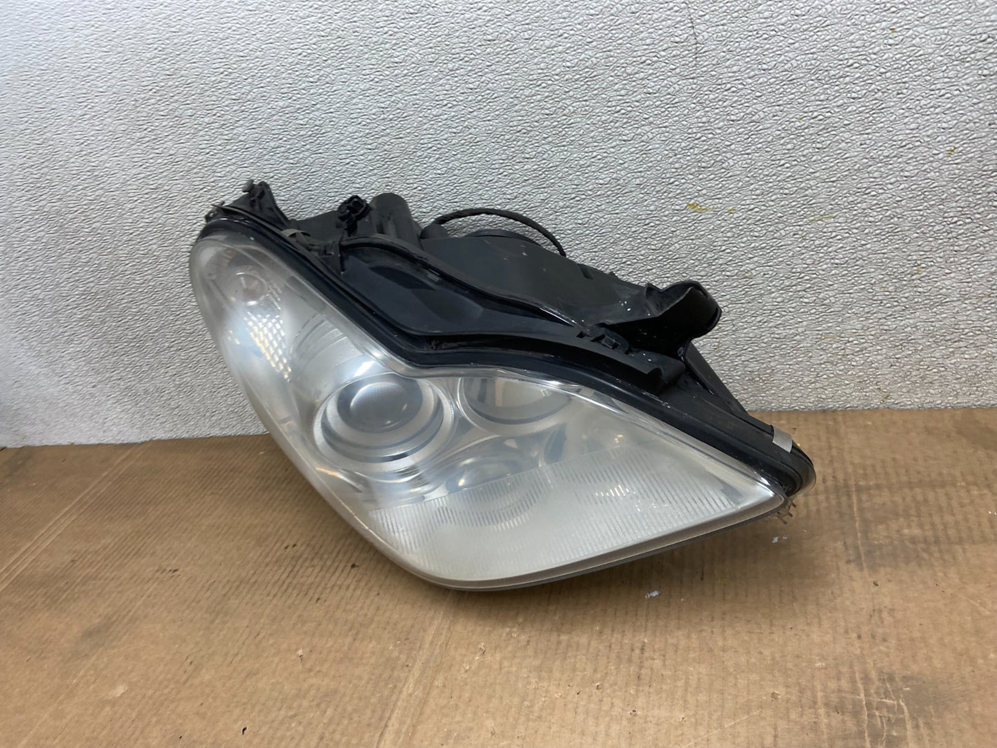 2006 - 2011 Mercedes W219 CLS500 Right Passenger Halogen Headlight OEM AA5341 DW1