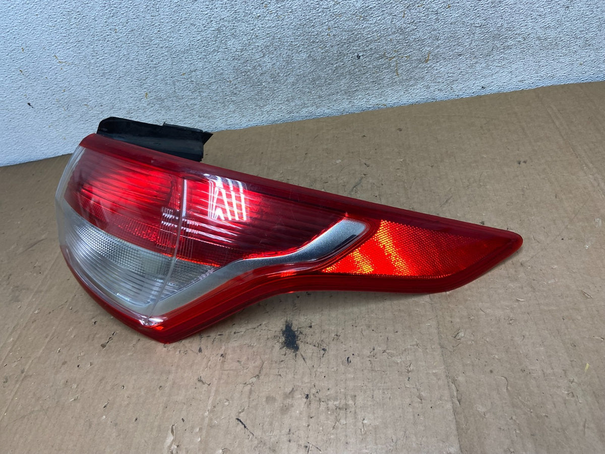 2013 to 2016 Ford Escape Right Passenger RH Side Tail Light AI9134 LK1