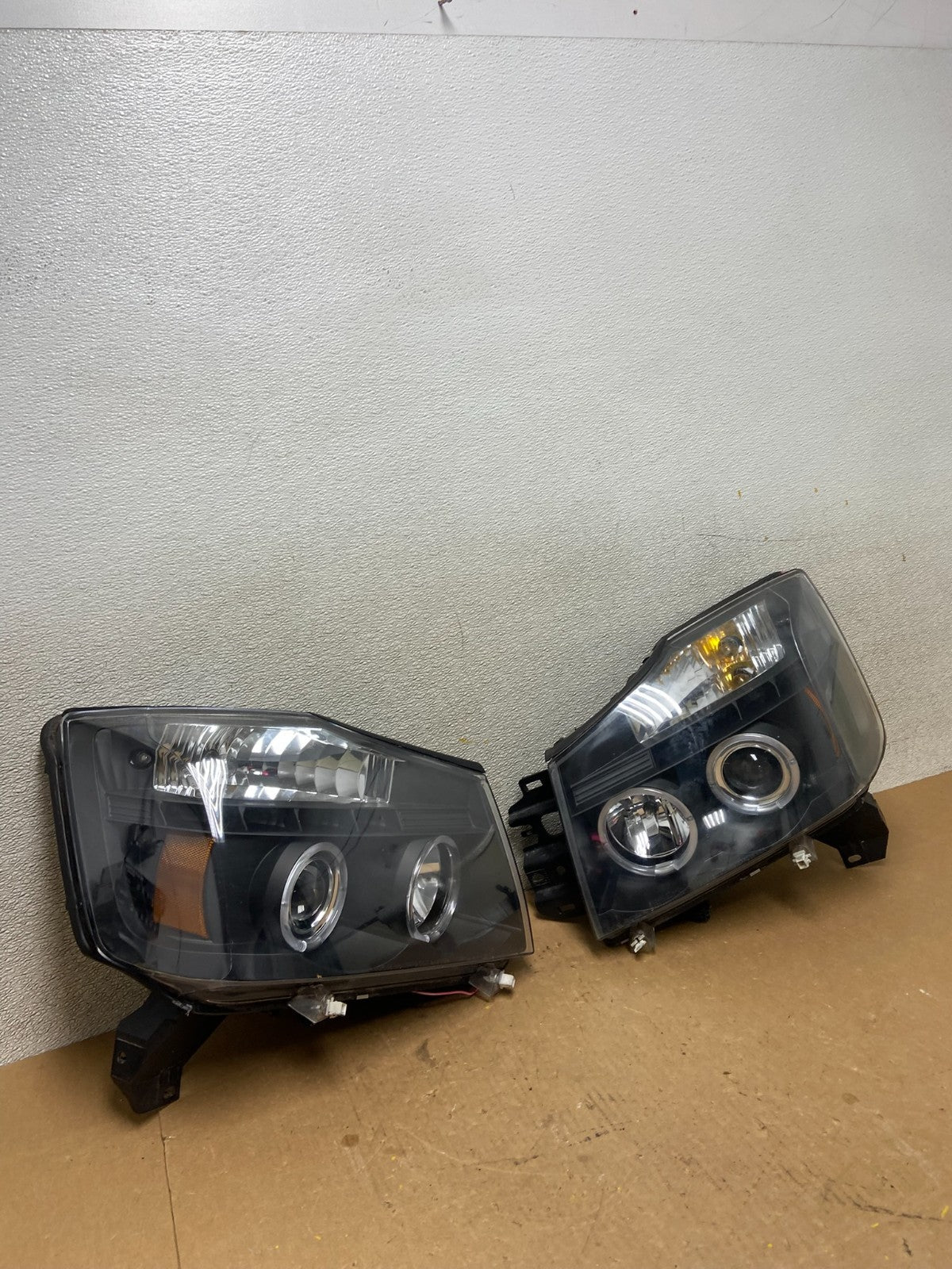 2004 to 2007 Nissan Armada Left+Right Side Set LED Black Headlights Z7025 DG2
