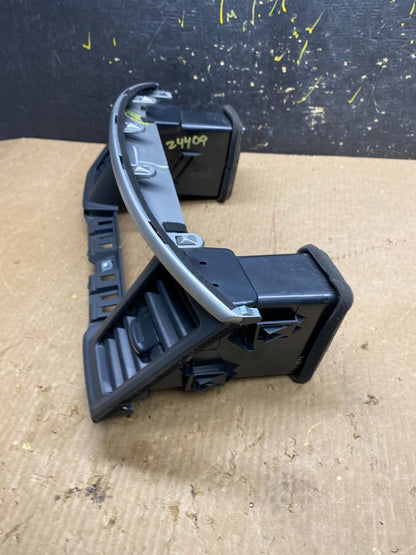 2013 to 2020 Nissan Pathfinder Center Dash Radio Trim Bezel  Surround Z4409 DG2