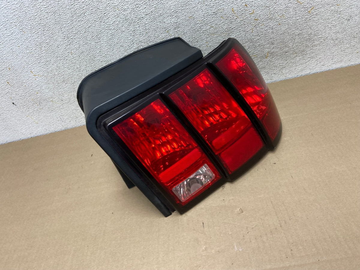 1999-2004 Ford Mustang Right Passenger Rh Side Tail Light AI1396 LK2