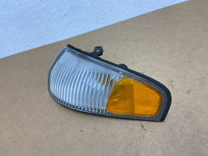 1996 to 1998 Mazda MPV Front Left Driver LH Side Turn Signal AC1700 DG1