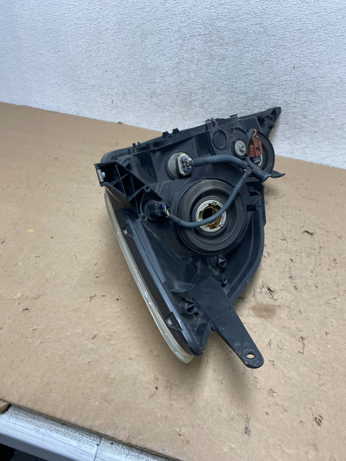 2004-2005 Toyota Sienna Right Passenger Halogen Headlight AG5605 DW6