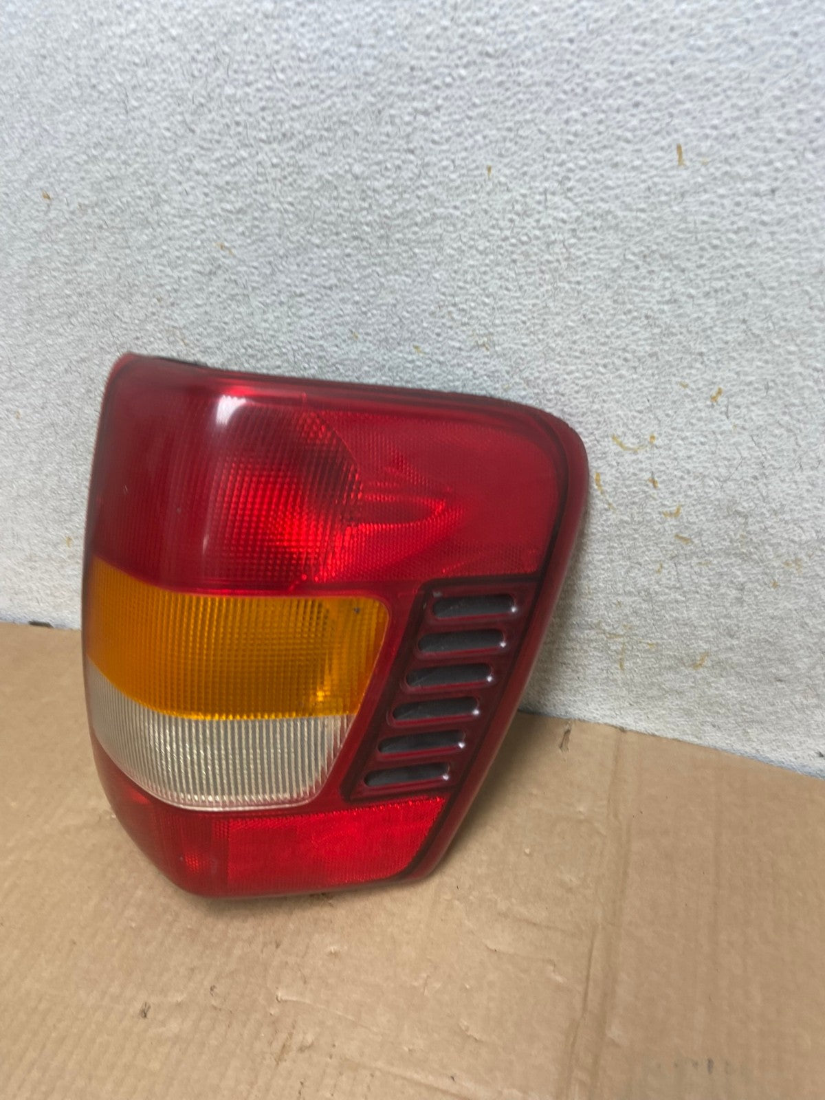 1999-2004 Jeep Grand Cherokee WJ Right Passenger Rh Tail Light AI6910 LK1
