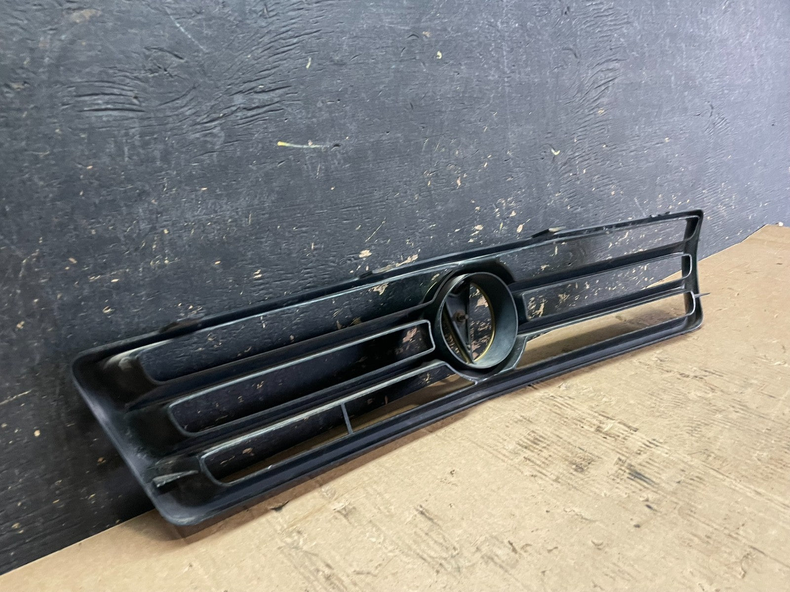 1990 to 1991 Pontiac Bonneville Front Grill Grille Z5849 PS5