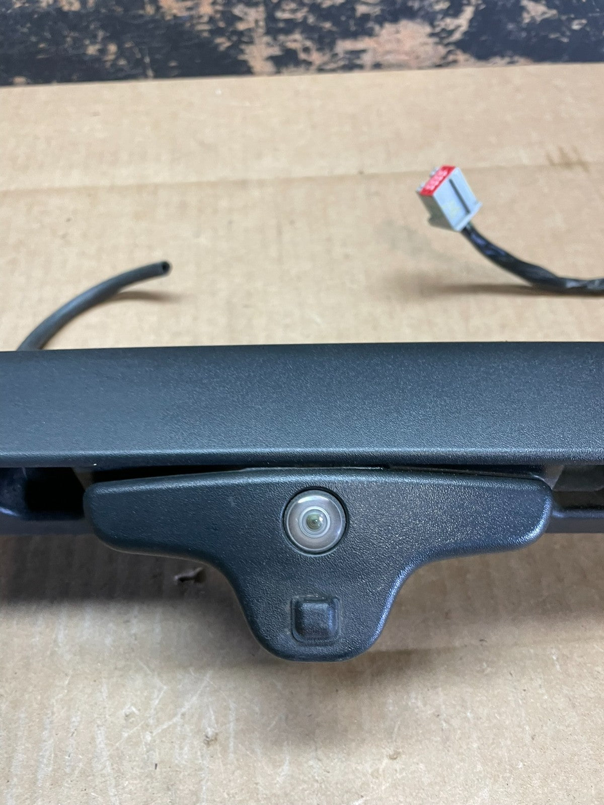 2016-2019 Ford Explorer Interceptor Rear Tailgate Molding With Camera aa9029 DG3