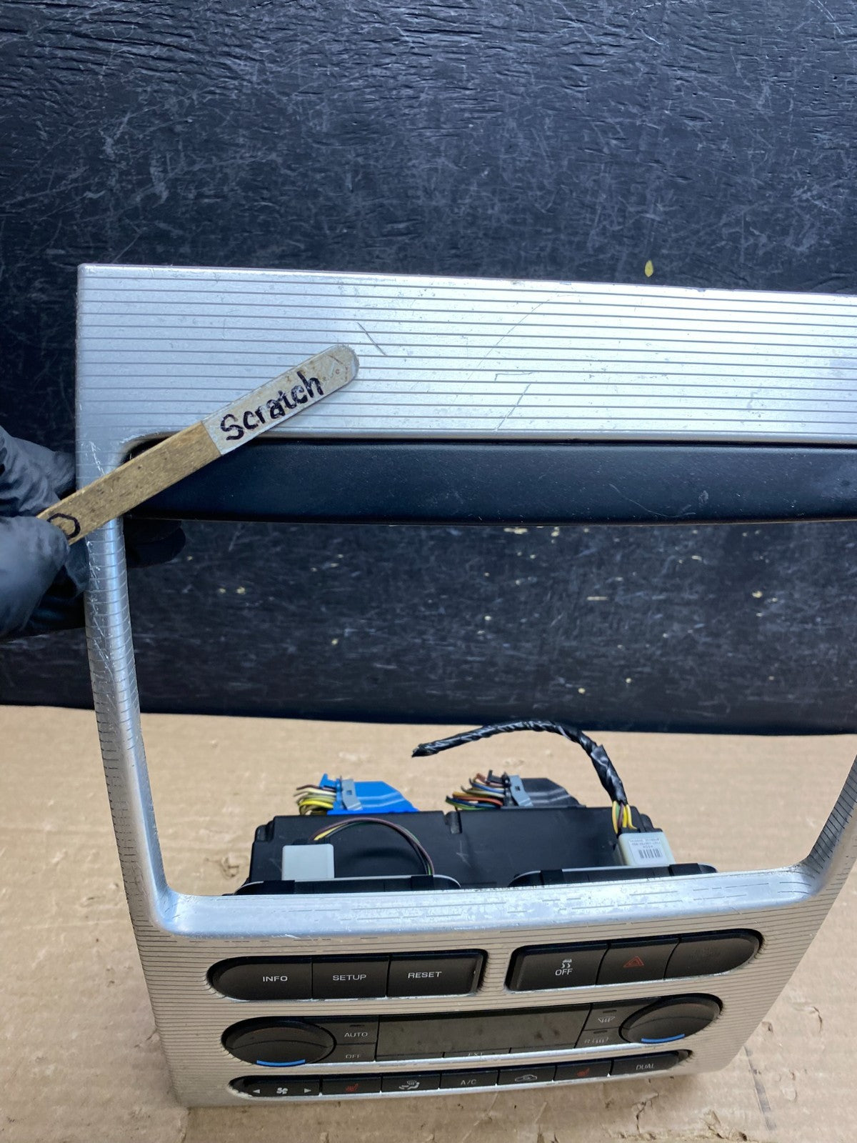2007 - 2010 Ford Edge Heater Climate Control Radio Control Dash Bezel AG8422 DG2