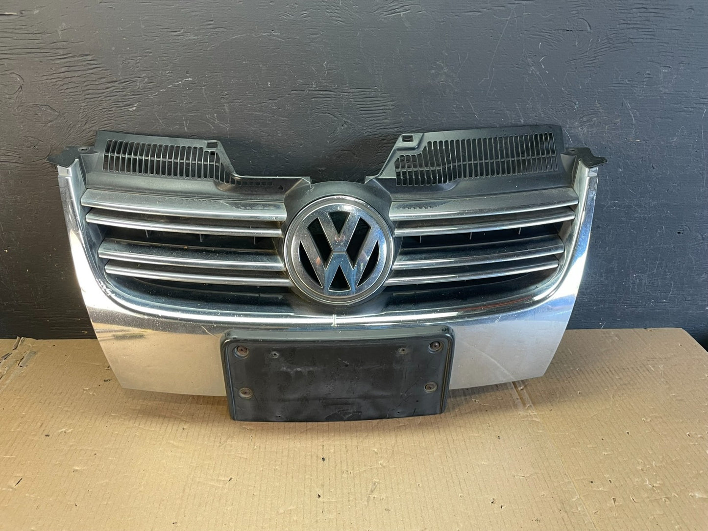 2005-2010 Volkswagen Jetta Front Upper Grille Grill Chrome AE3633 DG0