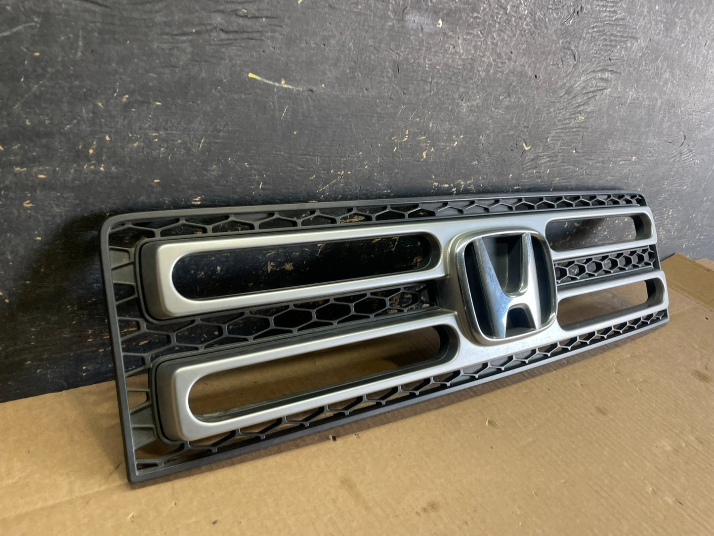 2006 to 2008 Honda Ridgeline Front Upper Grille Grill OEM  AB3018 DG1