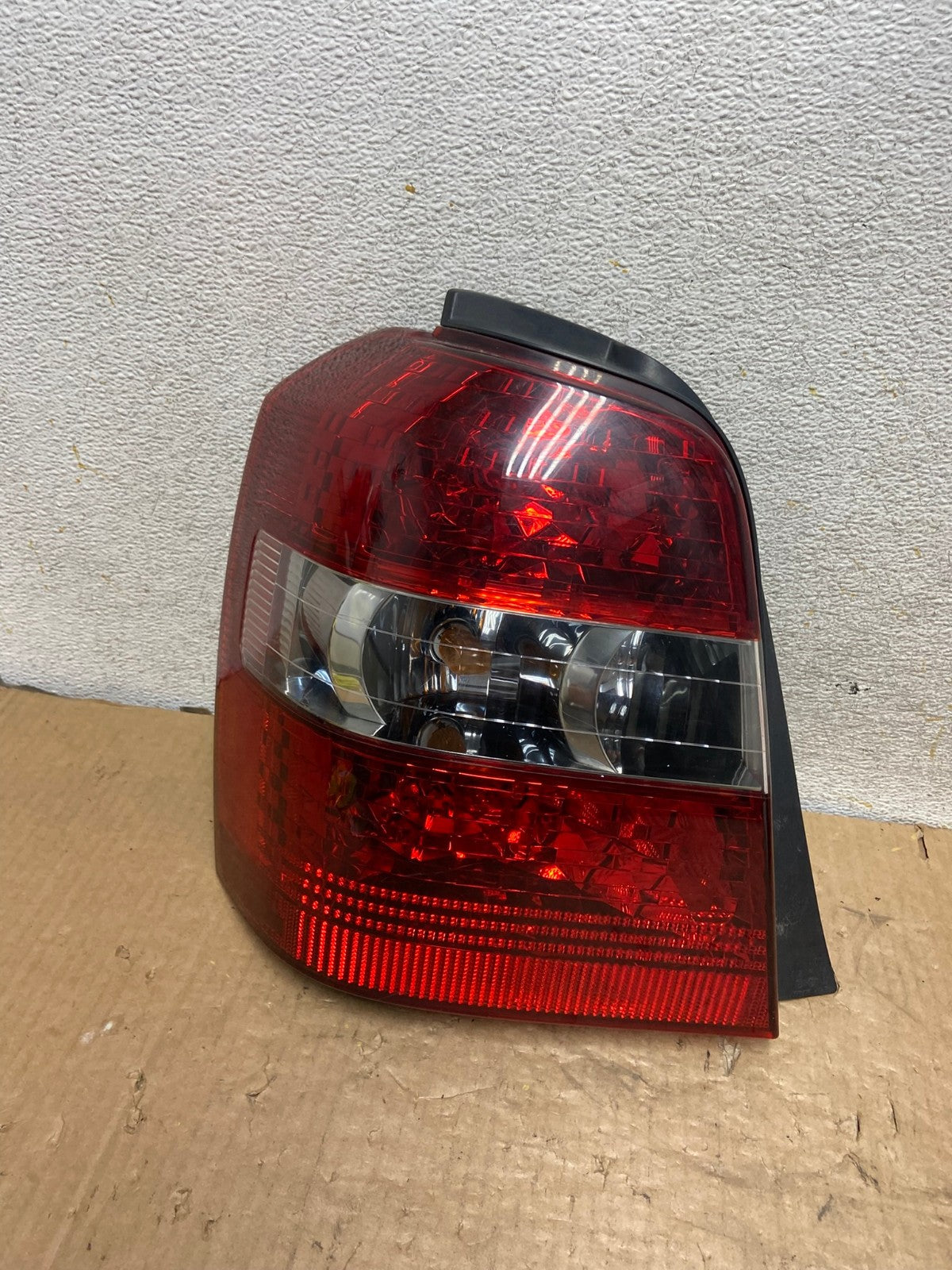 2004-2007 Toyota Highlander Left Driver LH Side Tail Light AI8268 LK0