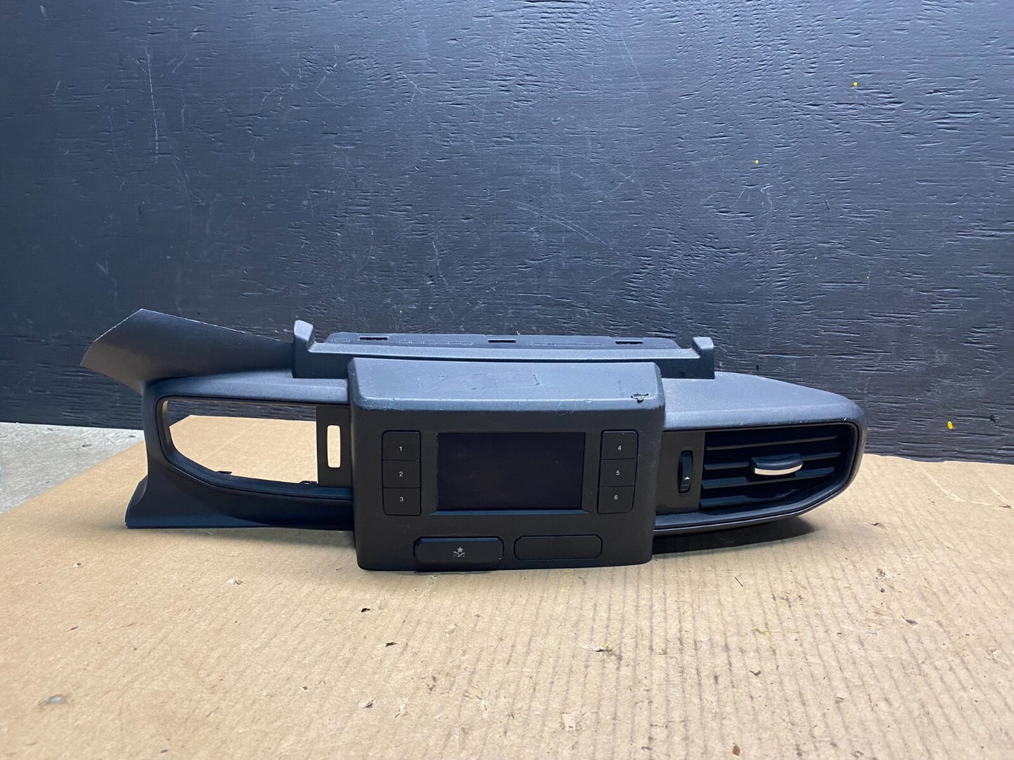 2020 to 2023 Ford  Explorer Console Radio Display Screen Air Vents F4631 DG10