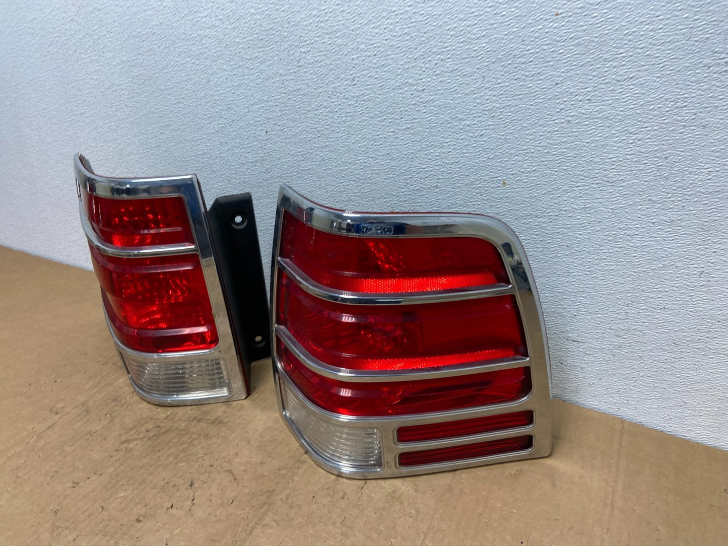 2003 2004 2005 2006 Ford Expedition Left+Right Tail Lights AD1341 DW1