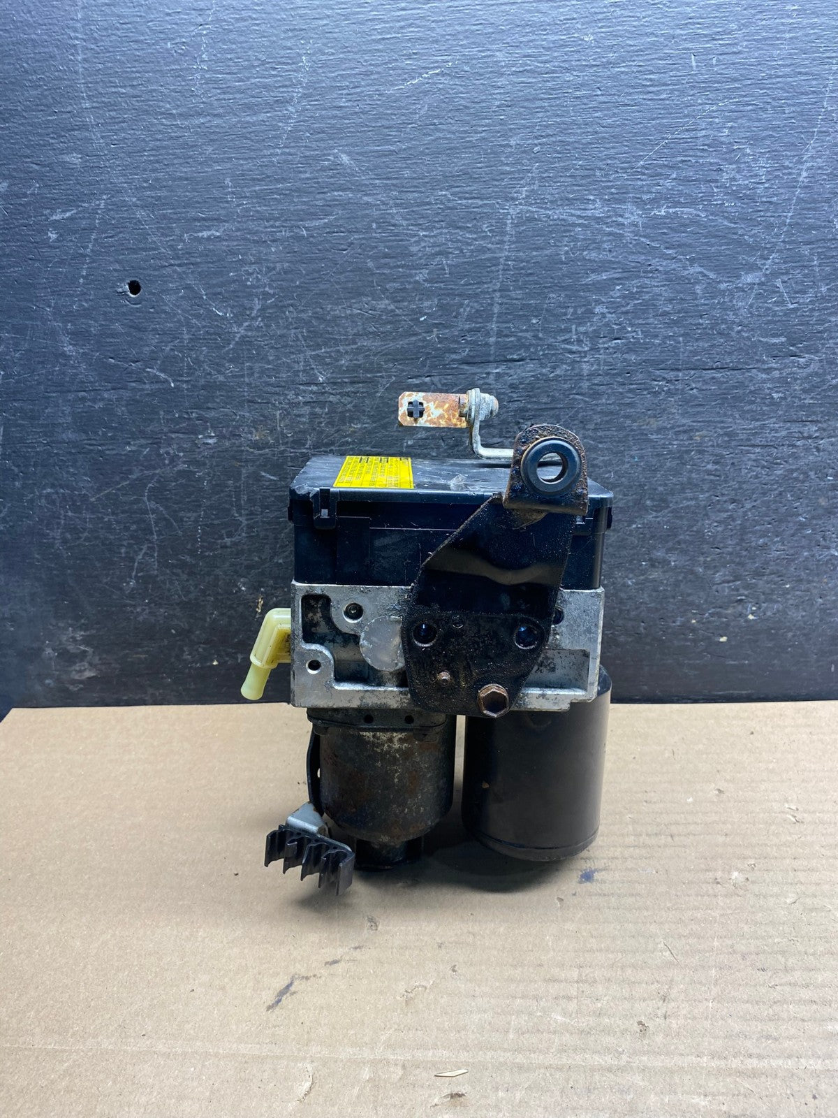 2004 - 2009 Toyota Prius ABS Brake Pump Anti Lock Module AH9806 LK2