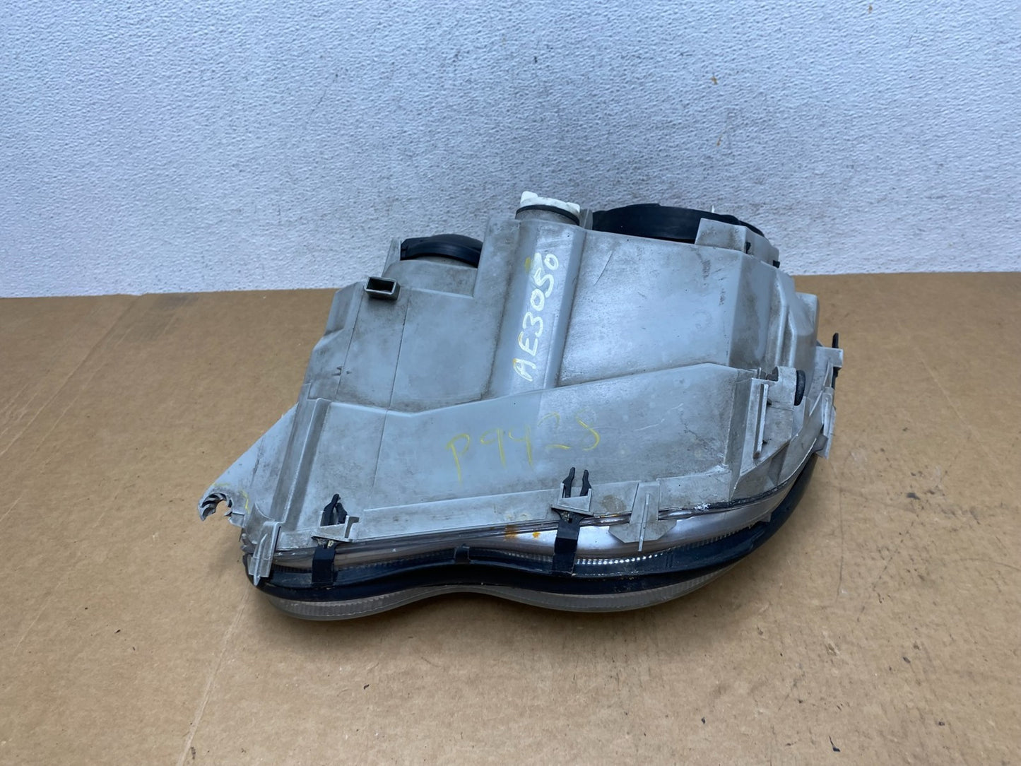 2001 - 2004 Mercedes-Benz C Class Halogen Right Passenger Headlight AE30508
