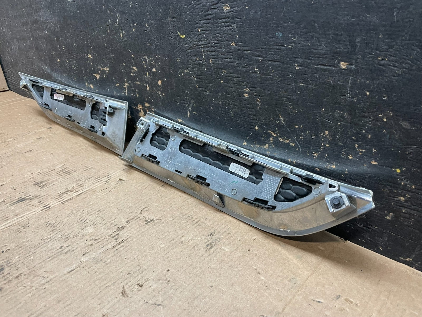 2013 to 2016 GMC Acadia Right+Left Set Upper Bumper Grille Cover OEM Z6002 DG7