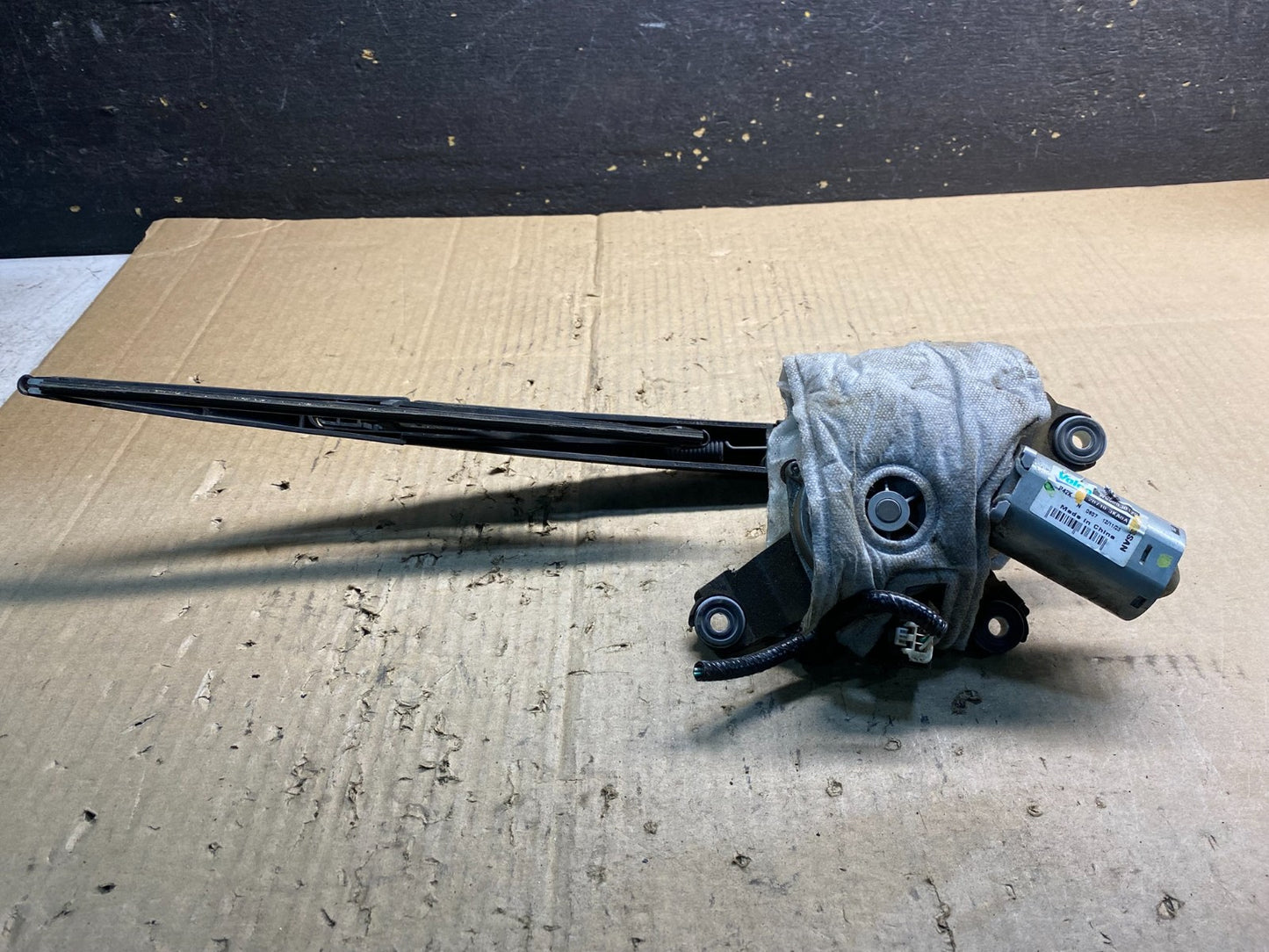 2013-2016 Nissan Pathfinder Back Door Rear Wiper Motor Wiper Blade AB0378  DG5