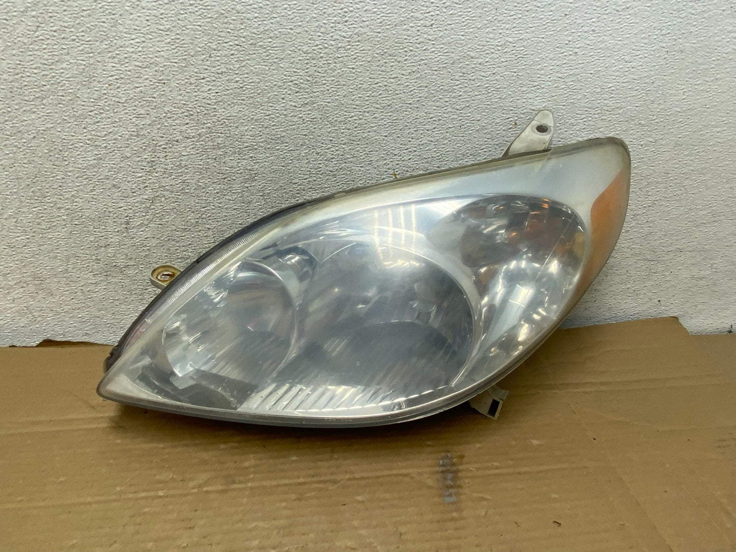 2003 to 2008 Toyota Matrix Left Driver LH Side Halogen Headlight AG8954 DW0