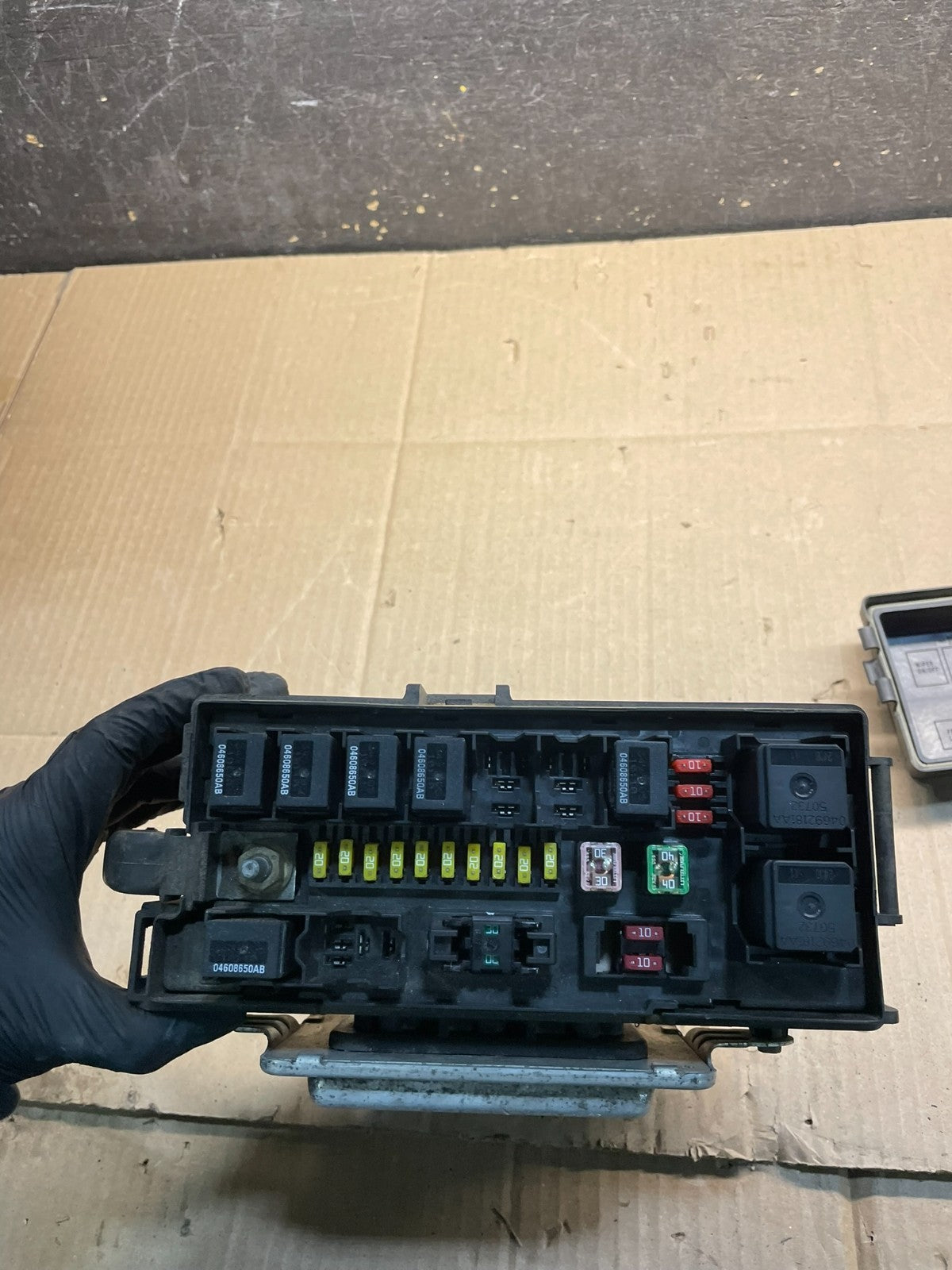 2007 2008 2009 Dodge Durango BCM Multifunction Fuse Box Relay Panel X8386 DG5
