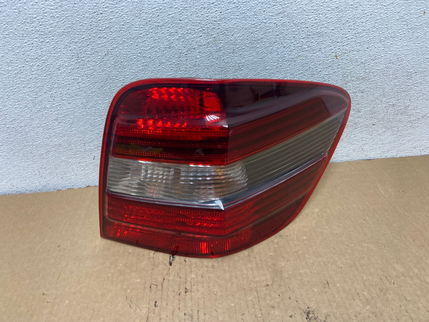 2009 to 2011 Mercedes ML350 ML-Class Right Passenger RH Tail Light AG2094 LK0