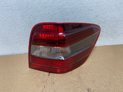 2009 to 2011 Mercedes ML350 ML-Class Right Passenger RH Tail Light AG2094 LK0