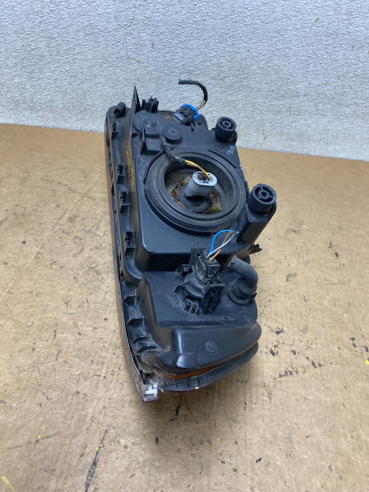 1997 - 2000 BMW E39 5 Series Headlight Right Passenger RH Halogen OEM T5172 DW8