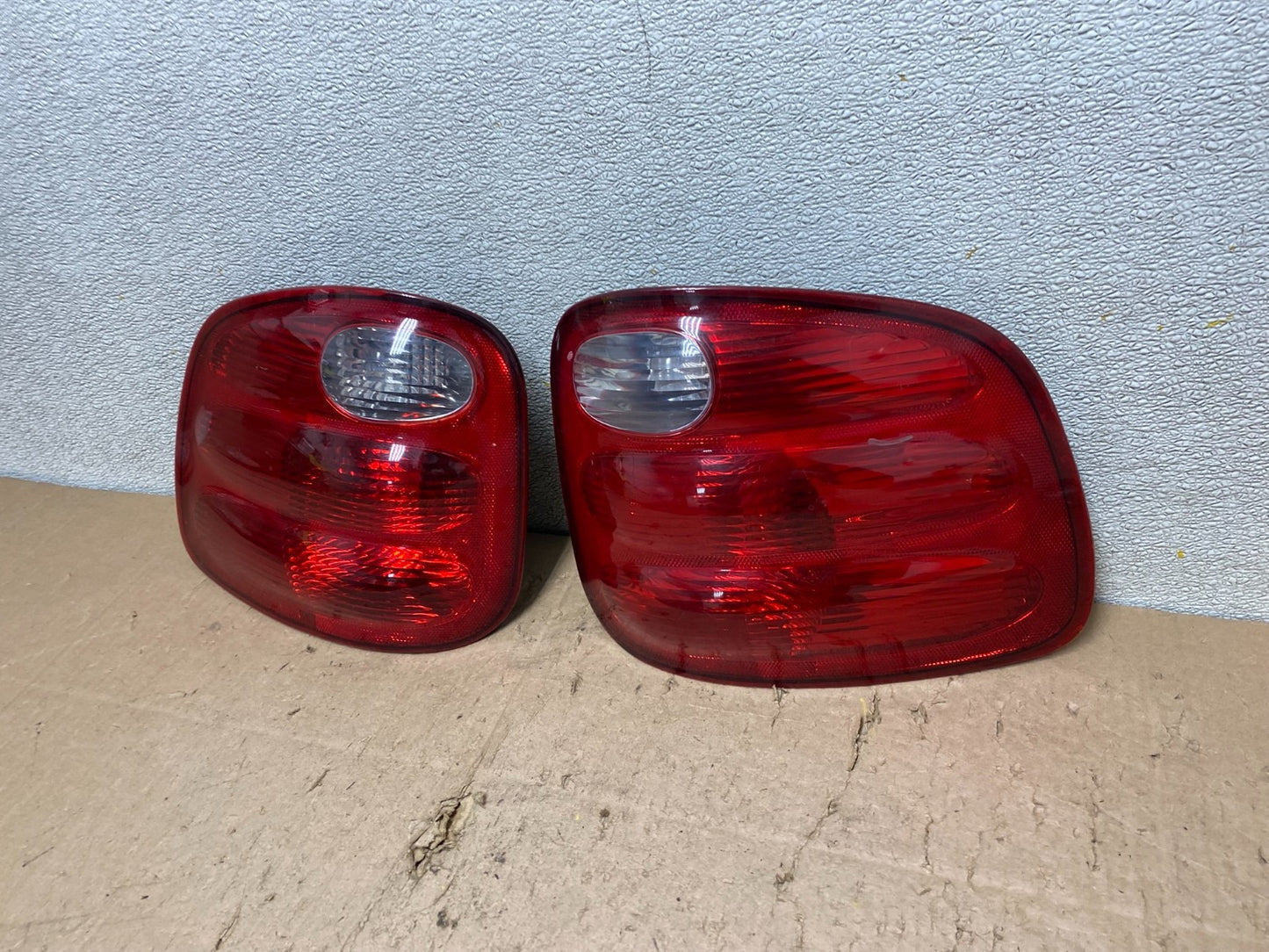 1997 to 1999 Ford F150 F-150 Left+Right Side Tail Lights Oem W3644 DW1