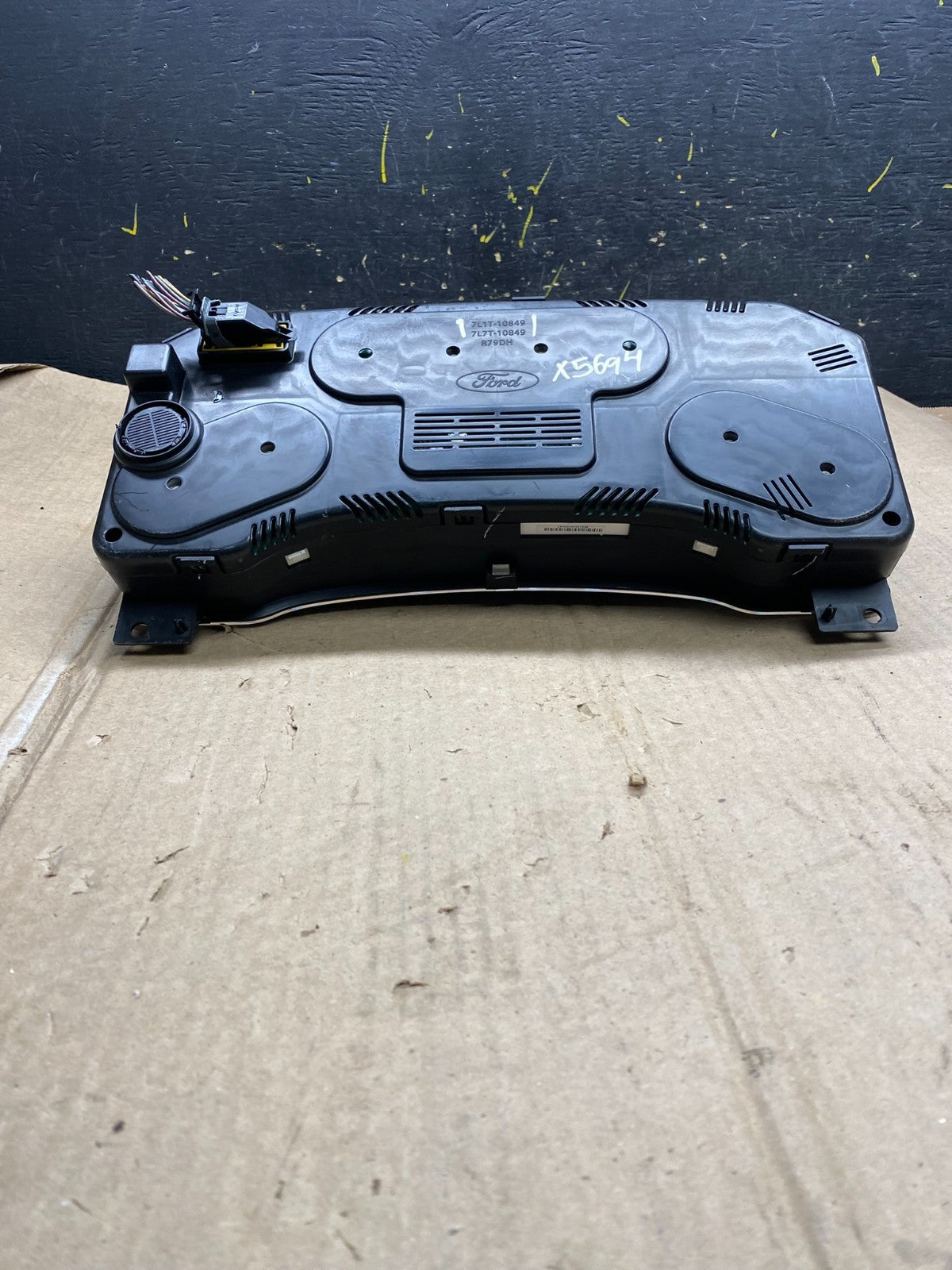 2007 2008 Ford  Expedition Speedometer Cluster Gauge OEM X5694 DG7