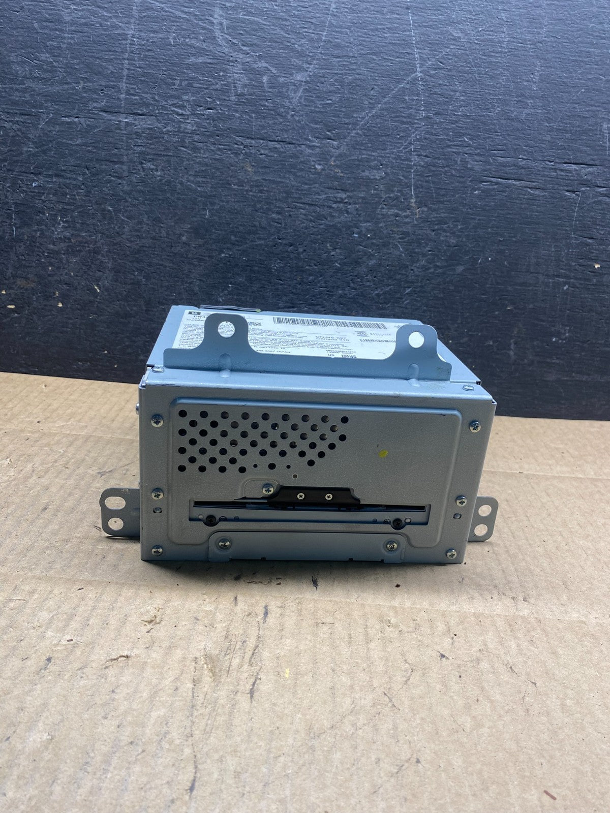2010 to 2012 Cadillac SRX AM/FM/CD/MP3 Radio Head Unit Receiver AG7329 DG0